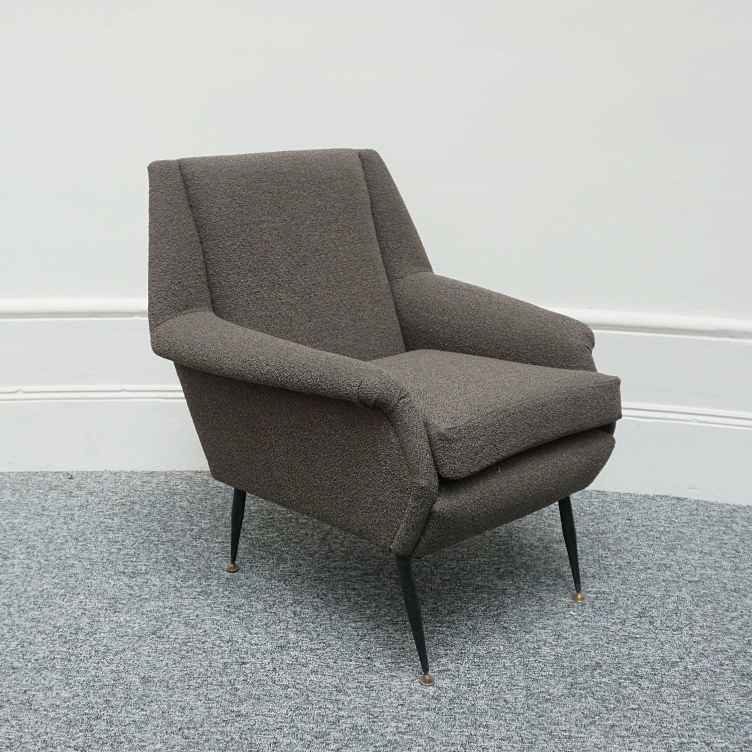 A pair of Mid-Century angular armchairs, grey bouclé - Jeroen Markies Art Deco