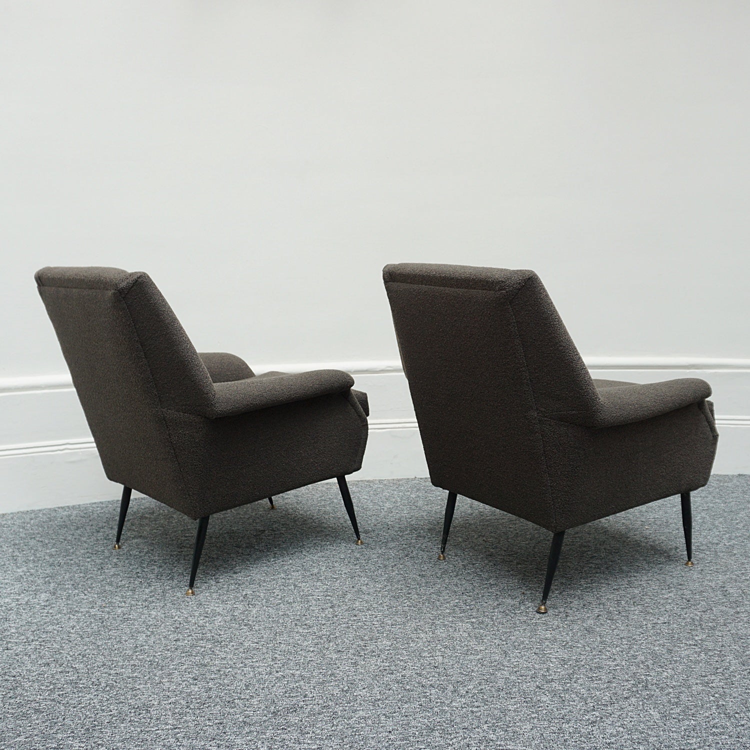 A pair of Mid-Century angular armchairs, grey bouclé - Jeroen Markies Art Deco