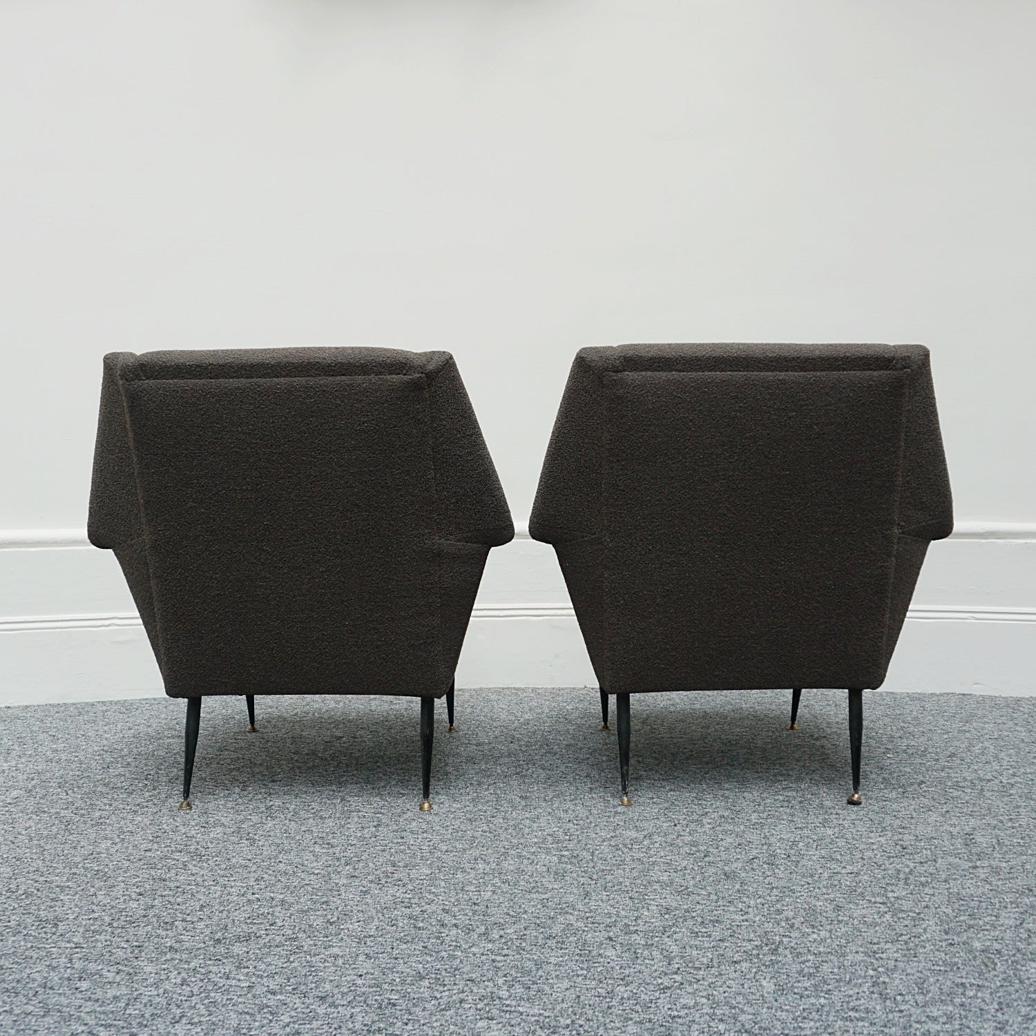 A pair of Mid-Century angular armchairs, grey bouclé - Jeroen Markies Art Deco