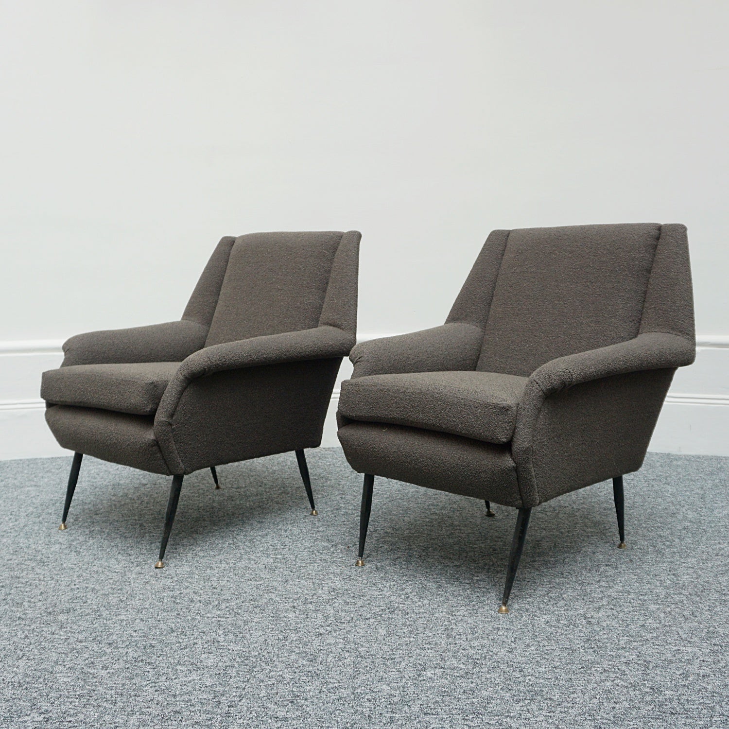A pair of Mid-Century angular armchairs, grey bouclé - Jeroen Markies Art Deco