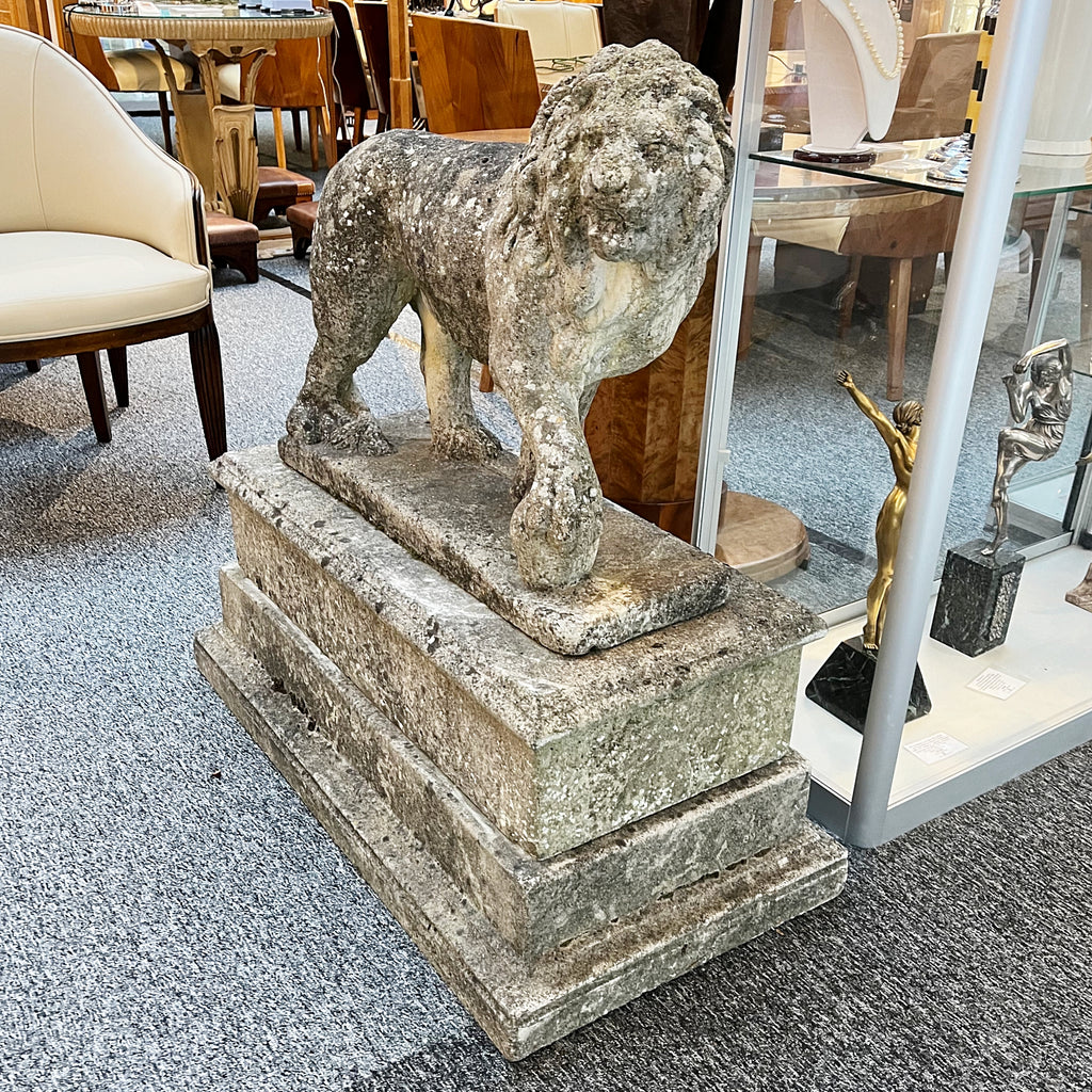 Pair of Medici Stone Lions. Garden Statues, Mid-Century Stone - Jeroen Markies Art Deco