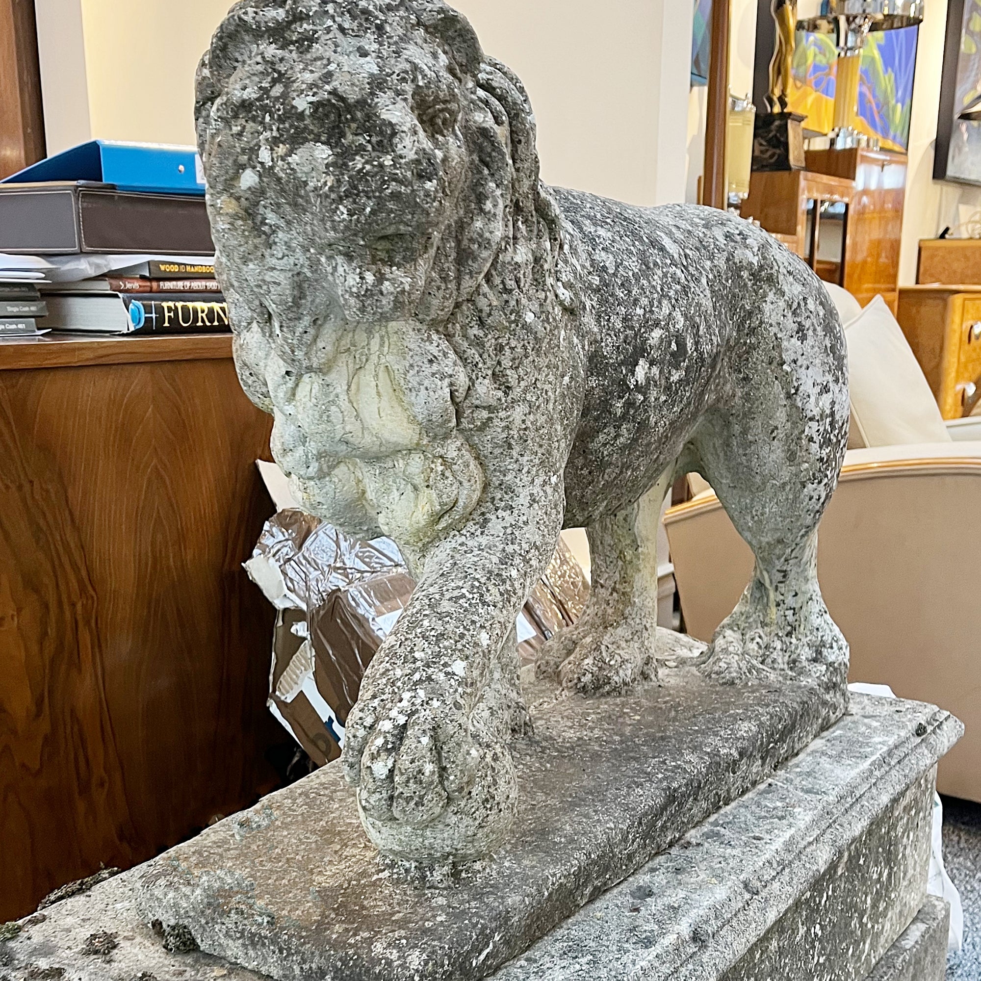 Pair of Medici Stone Lions. Garden Statues, Mid-Century Stone - Jeroen Markies Art Deco