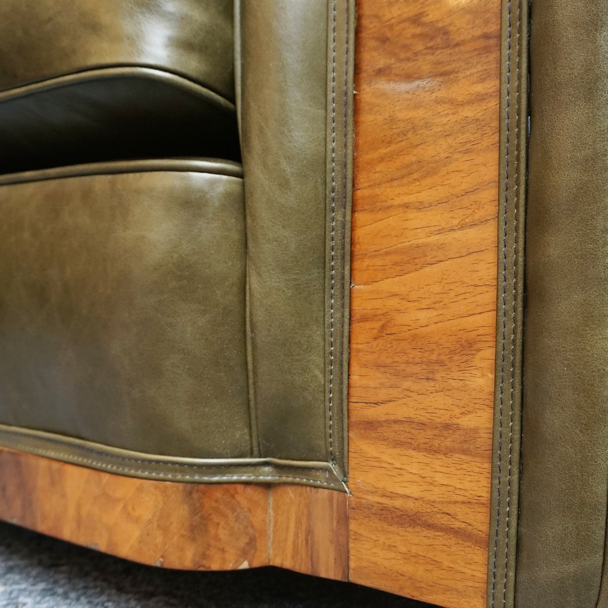 Vintage Art Deco Tank Armchairs in Green Leather with Walnut Show Wood - Jeroen Markies Art Deco