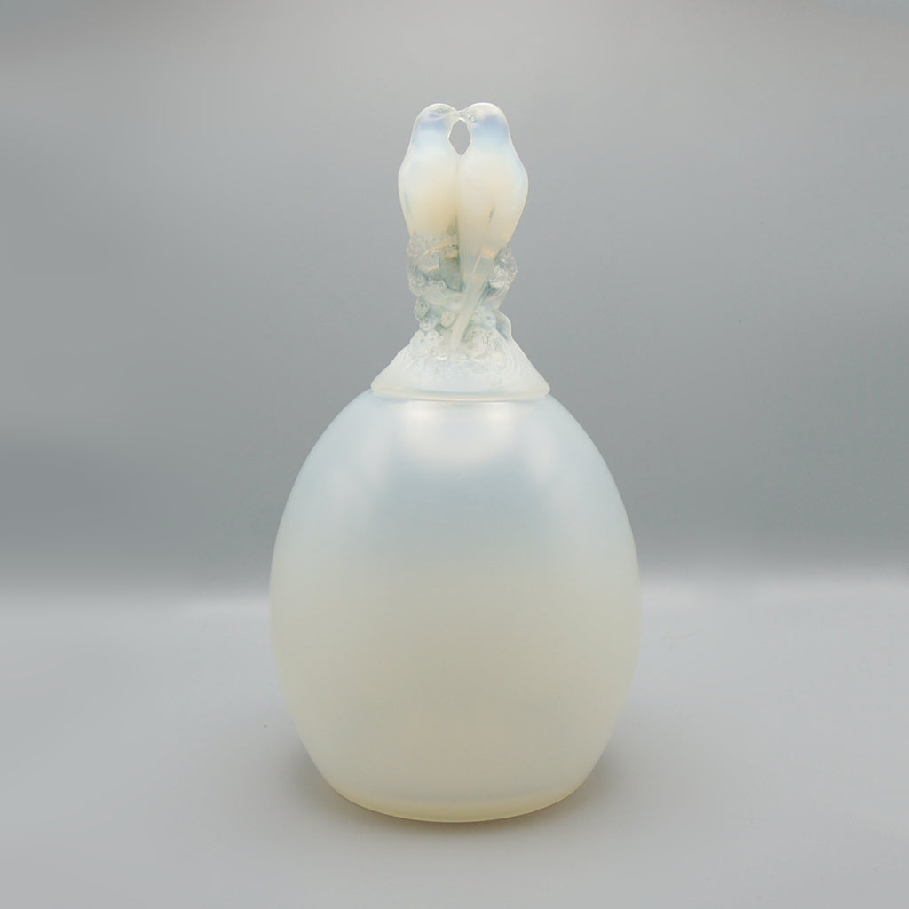 'Tourterellès' Opalescent Glass Vase by Renè Lalique