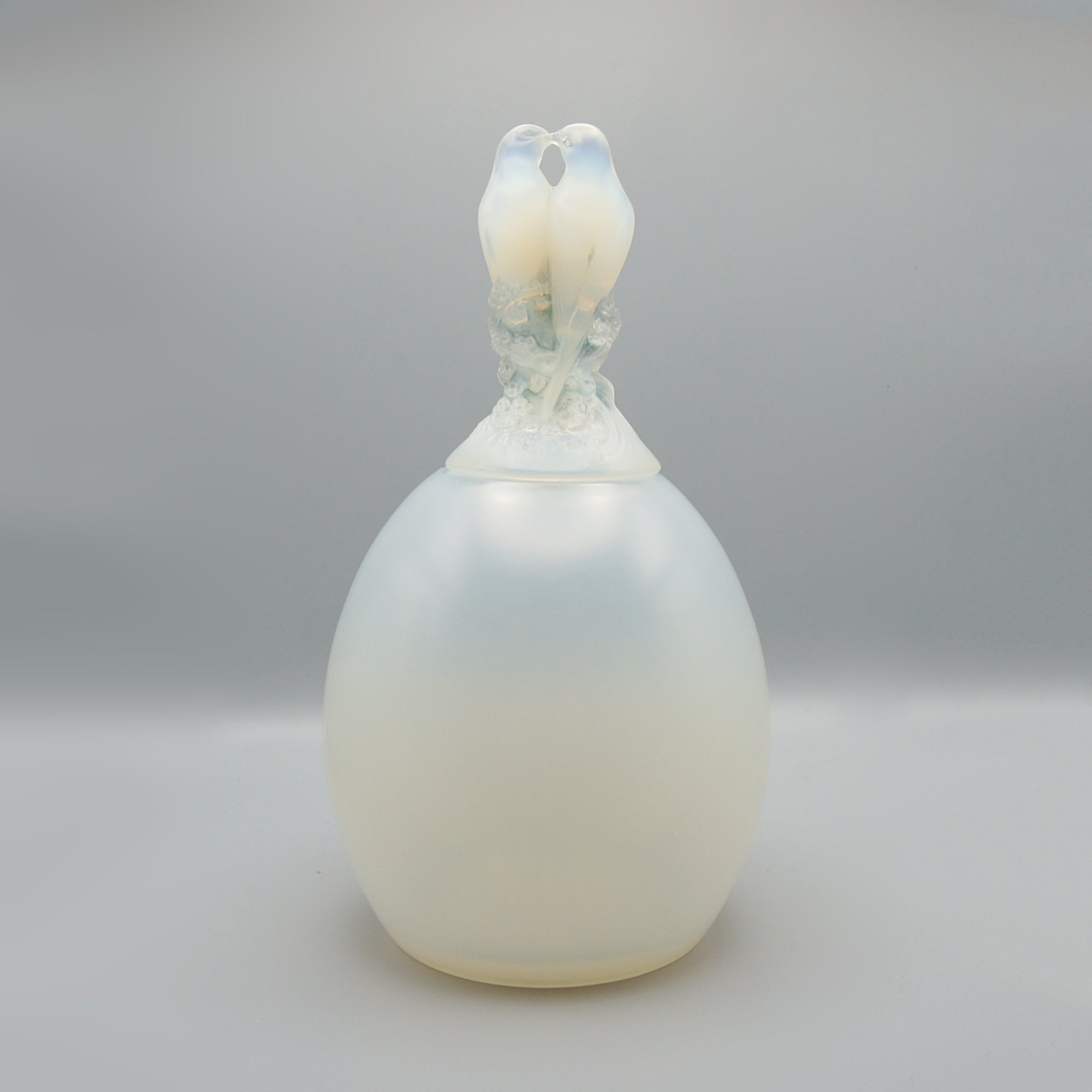 'Tourterellès' Opalescent Glass Vase by Renè Lalique