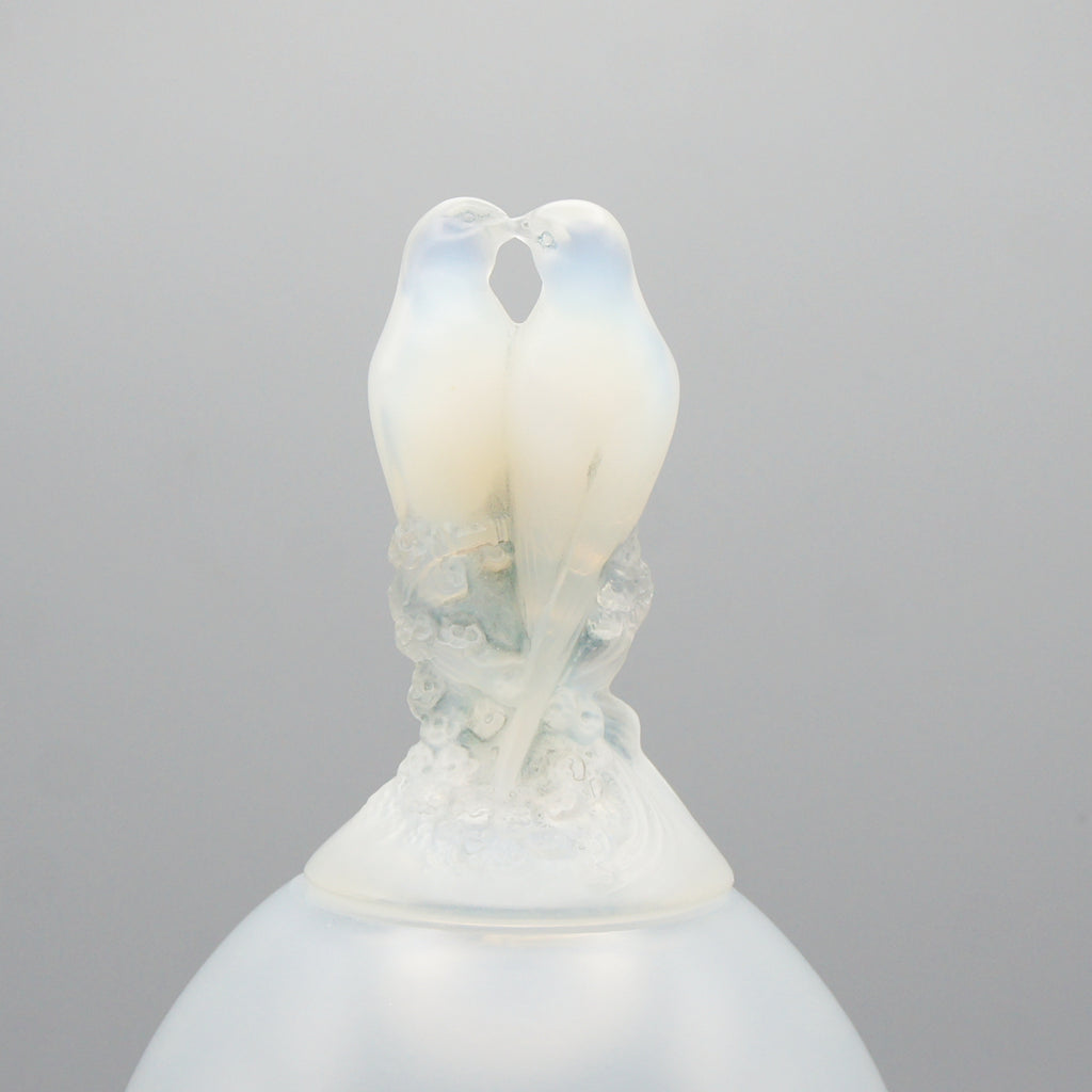 'Tourterellès' Opalescent Glass Vase by Renè Lalique