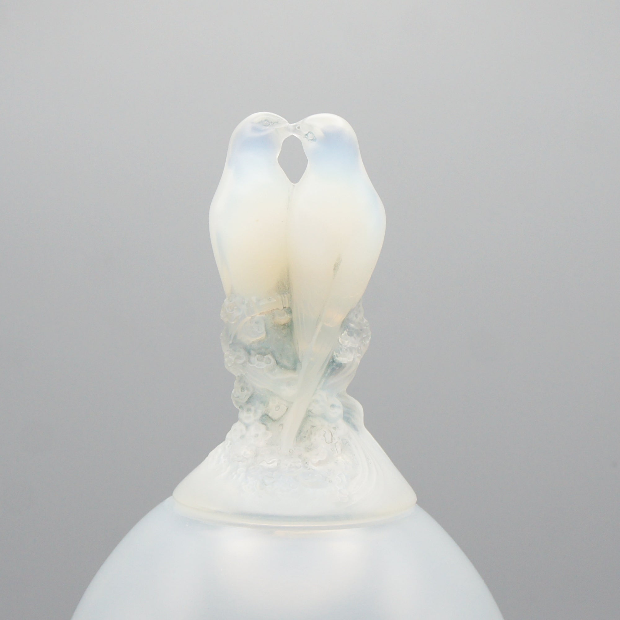 'Tourterellès' Opalescent Glass Vase by Renè Lalique