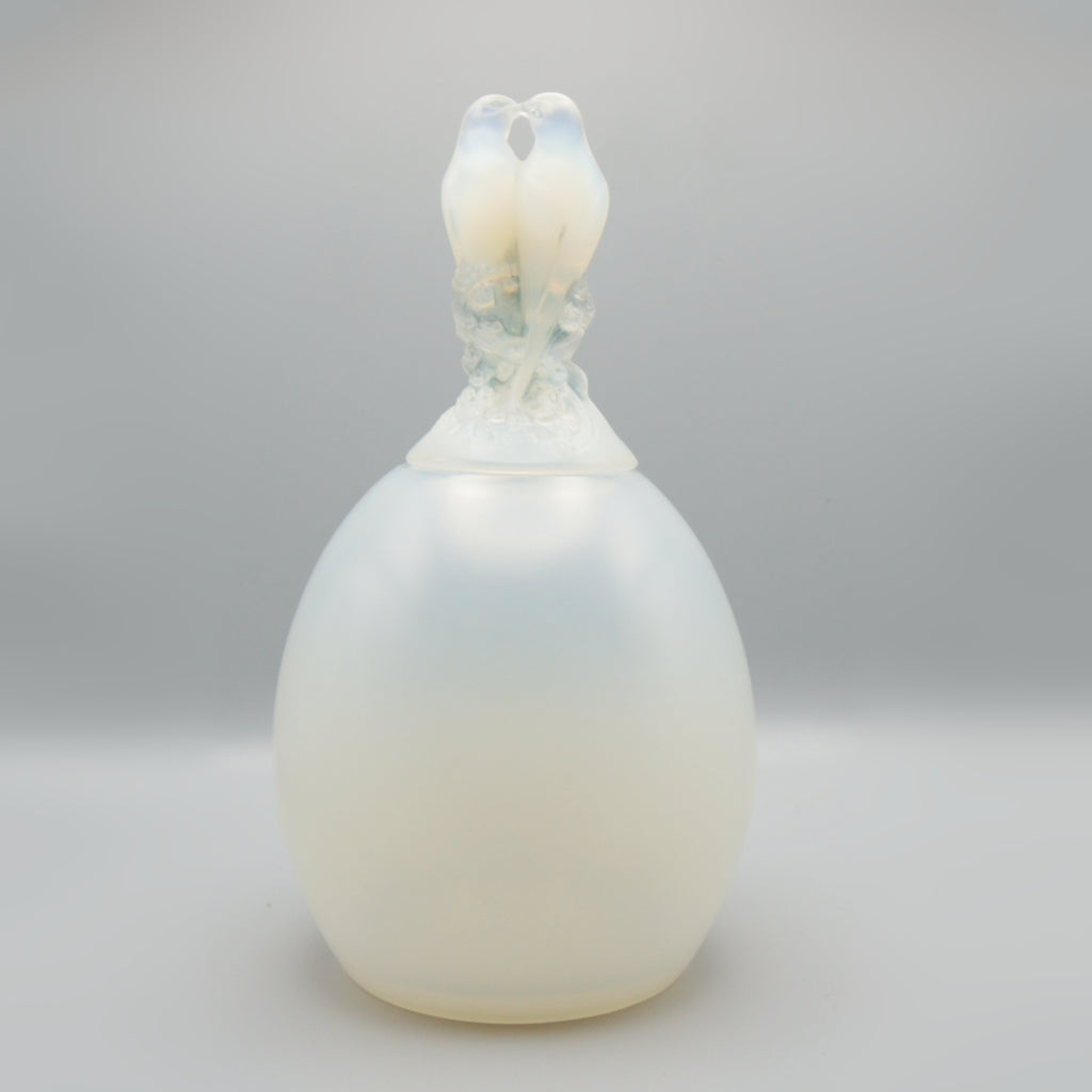 'Tourterellès' Opalescent Glass Vase by Renè Lalique