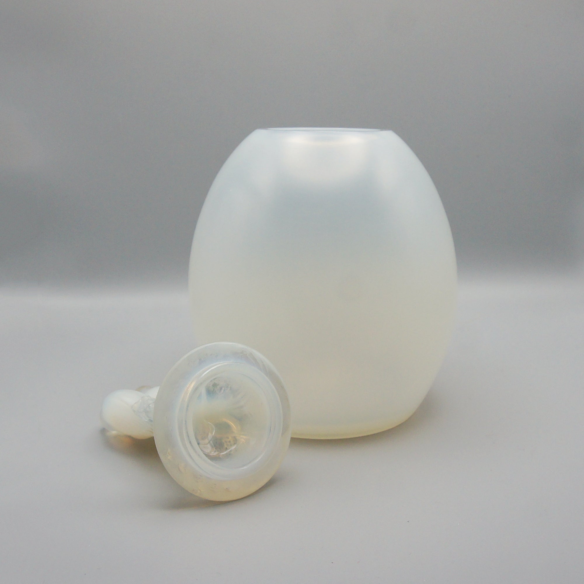 'Tourterellès' Opalescent Glass Vase by Renè Lalique