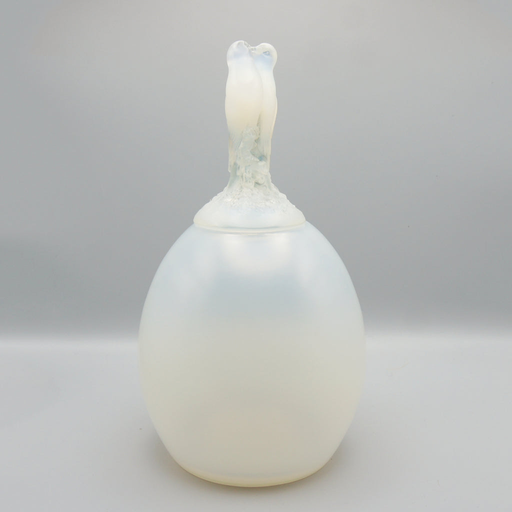 'Tourterellès' Opalescent Glass Vase by Renè Lalique