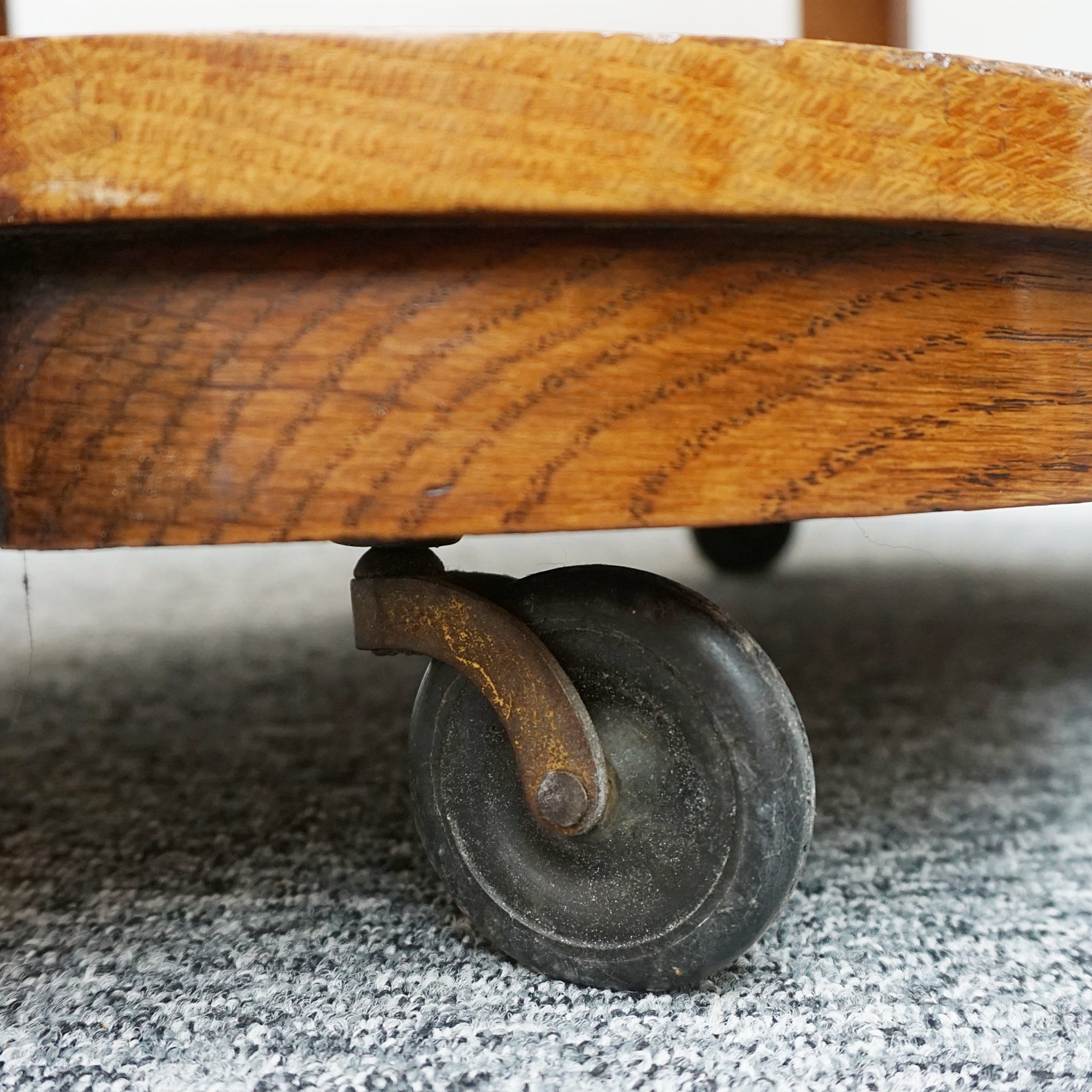 An Art Deco solid oak drinks trolley. Three tiers. 1930s drinks trolley for cocktails. - Jeroen Markies Art Deco