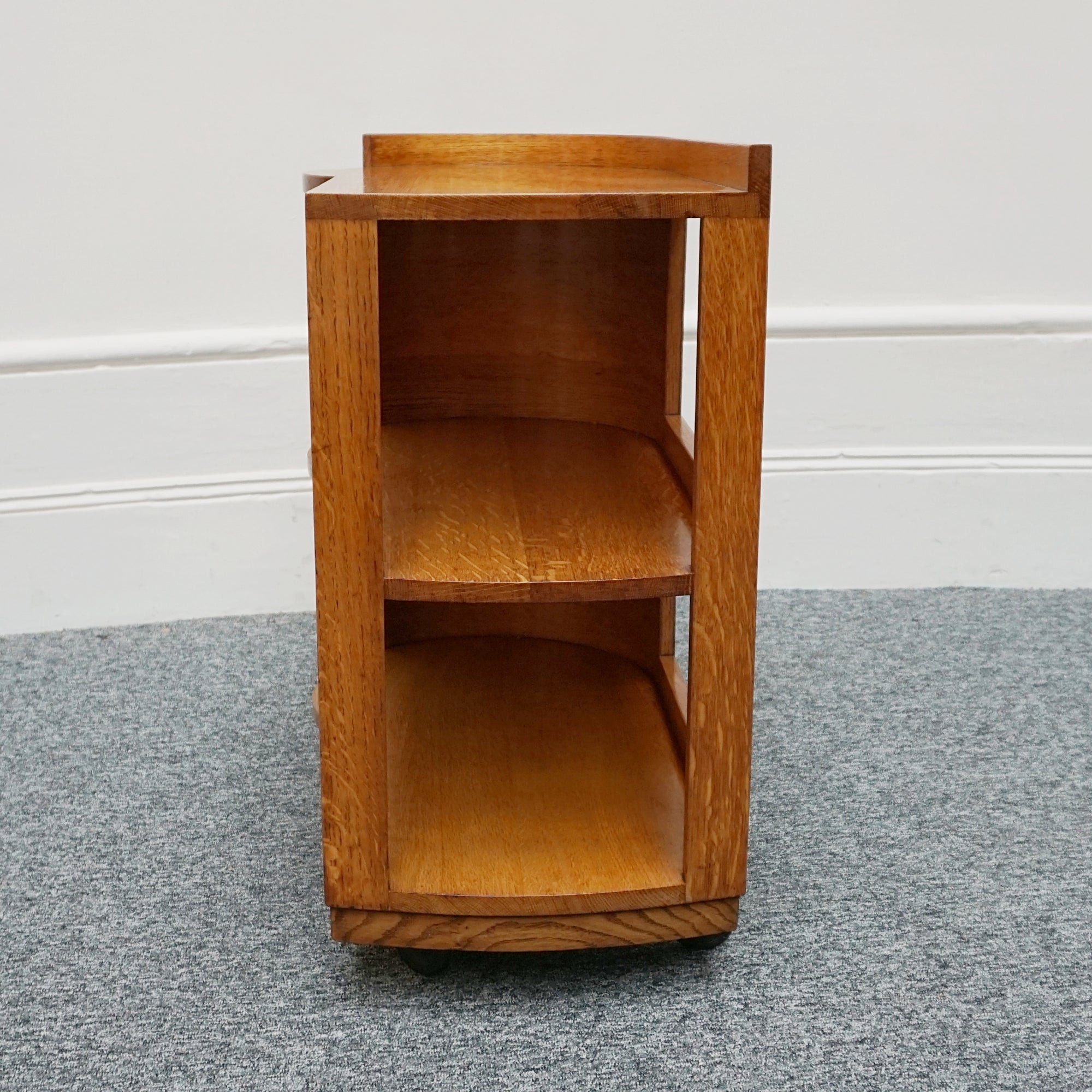 An Art Deco solid oak drinks trolley. Three tiers. 1930s drinks trolley for cocktails. - Jeroen Markies Art Deco