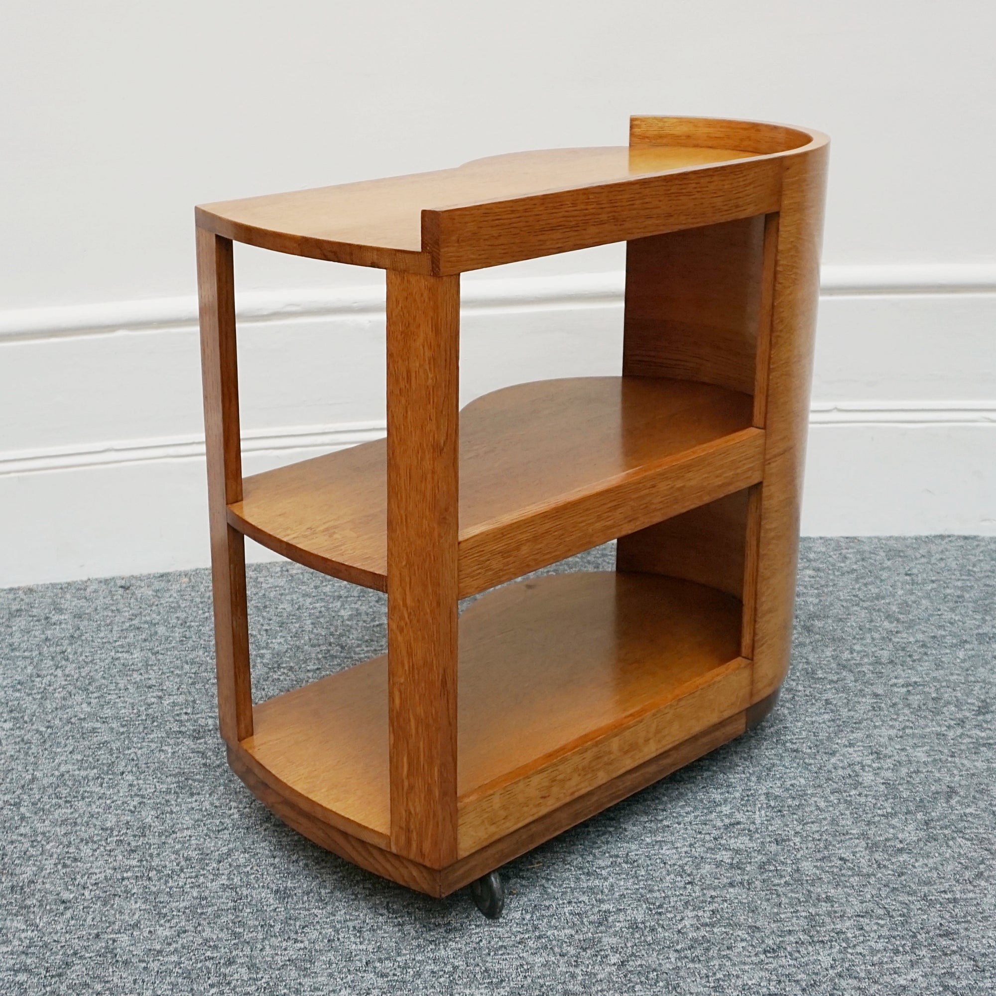 An Art Deco solid oak drinks trolley. Three tiers. 1930s drinks trolley for cocktails. - Jeroen Markies Art Deco