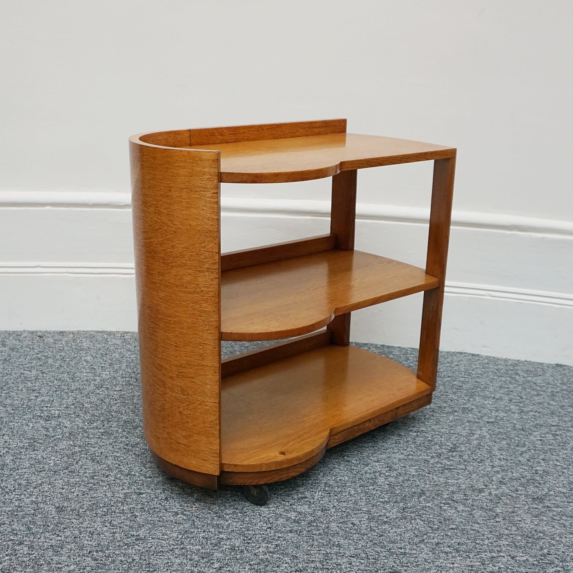 An Art Deco solid oak drinks trolley. Three tiers. 1930s drinks trolley for cocktails. - Jeroen Markies Art Deco