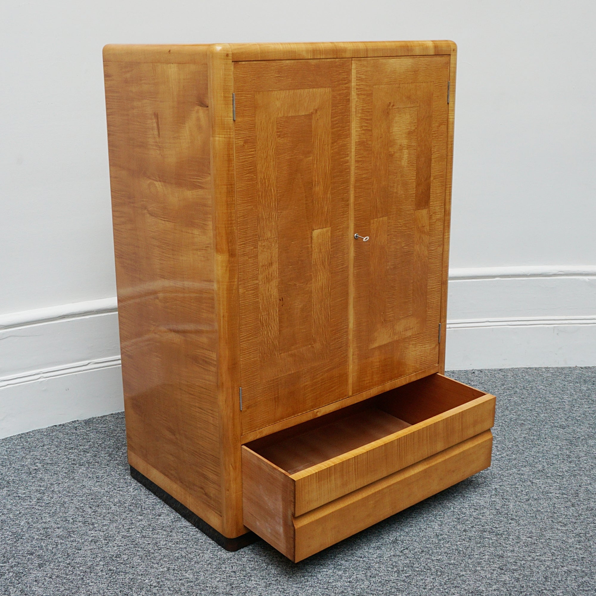 Art Deco Satin Birch Cabinet by Betty Joel - Jeroen Markies Art Deco 