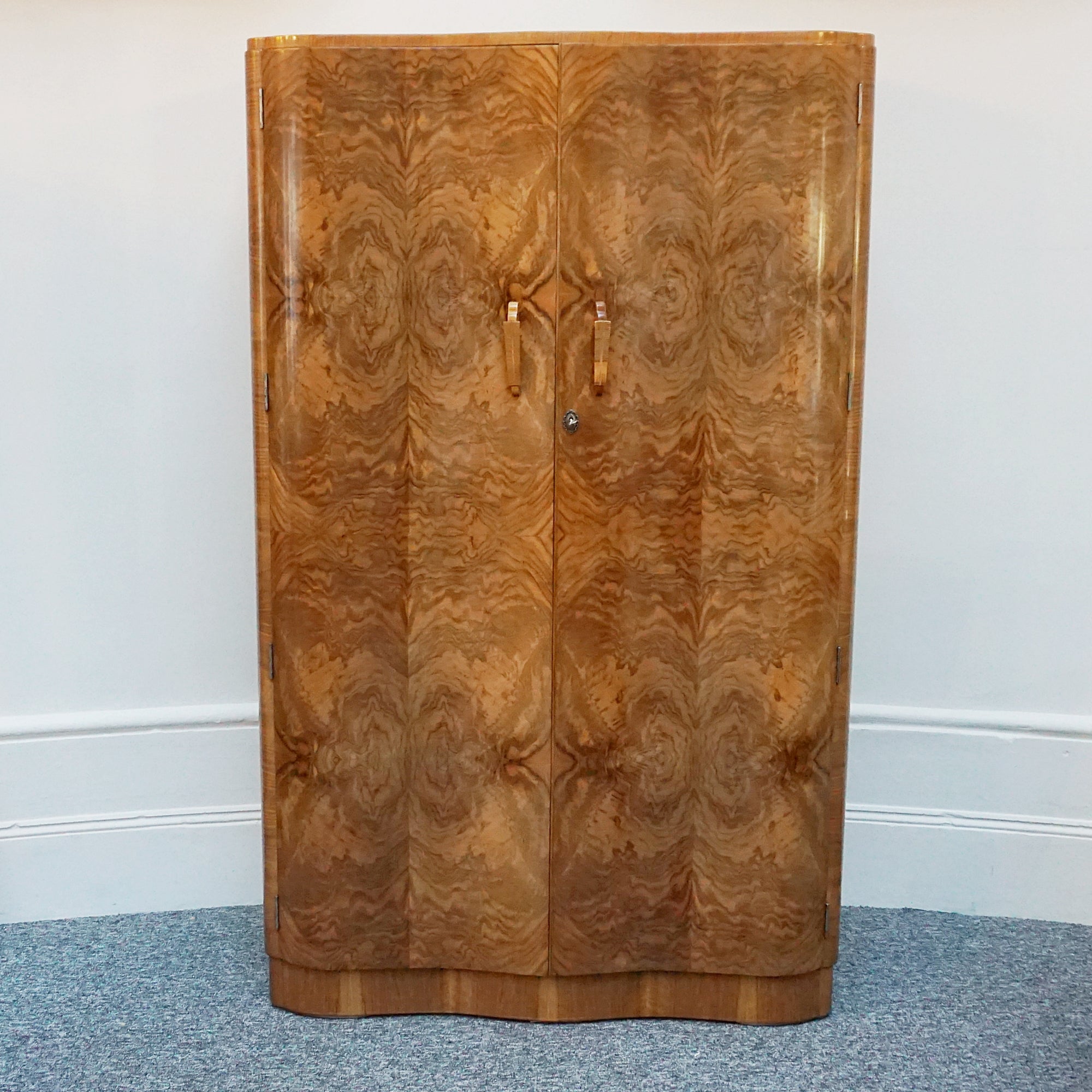 Art Deco wardrobe. Burr walnut wardrobe. 1930s furniture. solid oak vintage wardrobe. - Jeroen Markies Art Deco