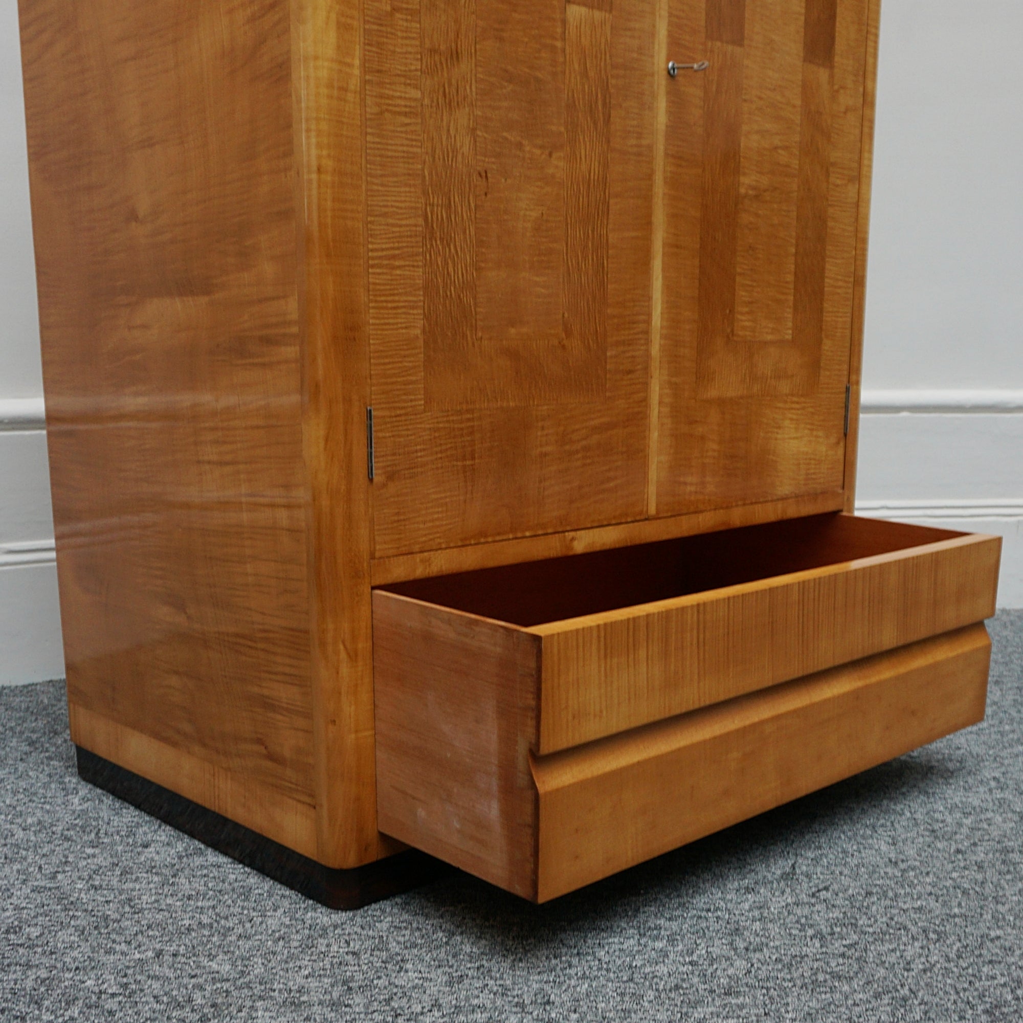 Art Deco Satin Birch Cabinet by Betty Joel - Jeroen Markies Art Deco 