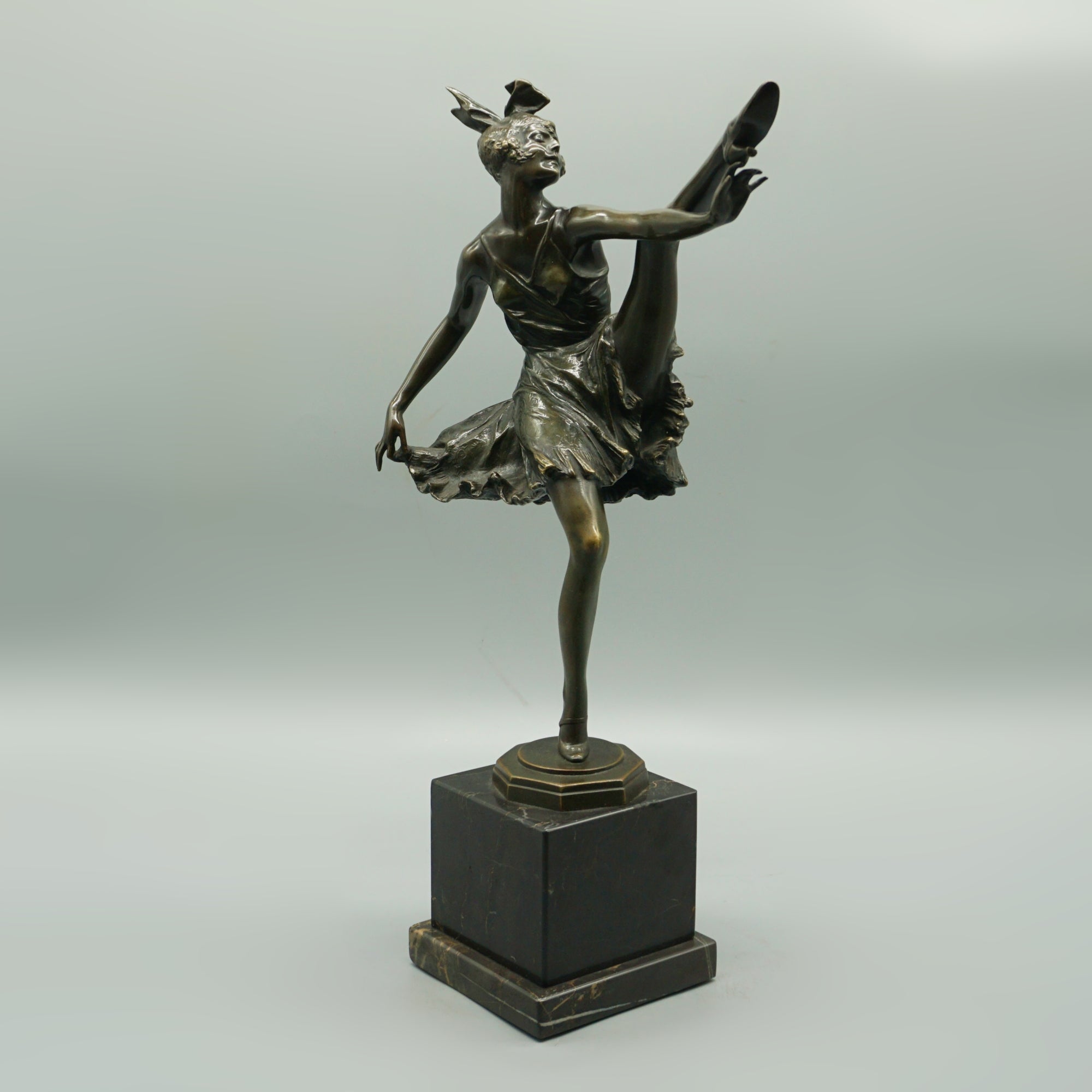 'High Kick' Art Deco Bronze Sculpture by Bruno Zach - Jeroen Markies Art Deco