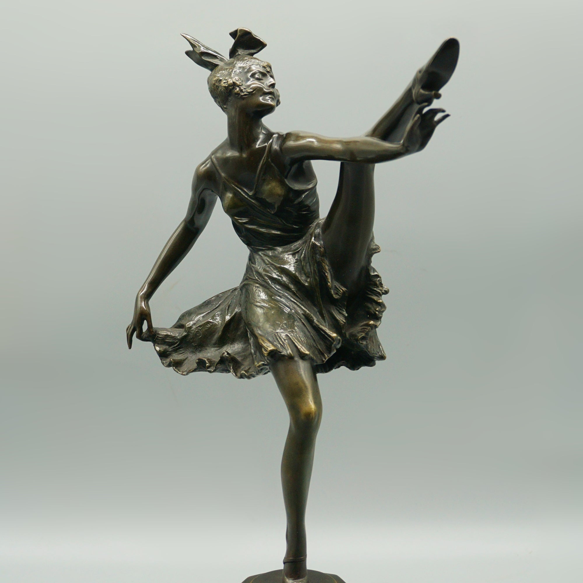 'High Kick' Art Deco Bronze Sculpture by Bruno Zach - Jeroen Markies Art Deco