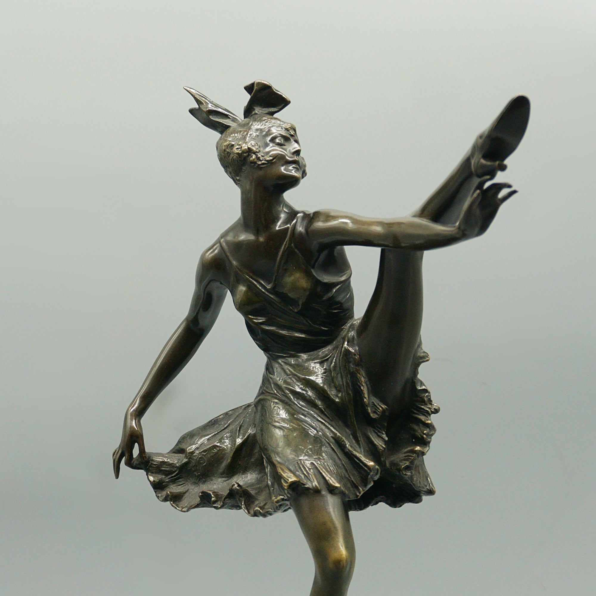 'High Kick' Art Deco Bronze Sculpture by Bruno Zach - Jeroen Markies Art Deco
