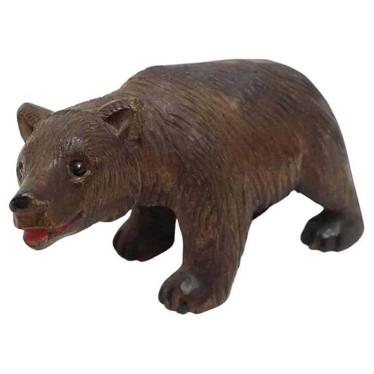 A Black Forest small carved bear - Jeroen Markies Art Deco