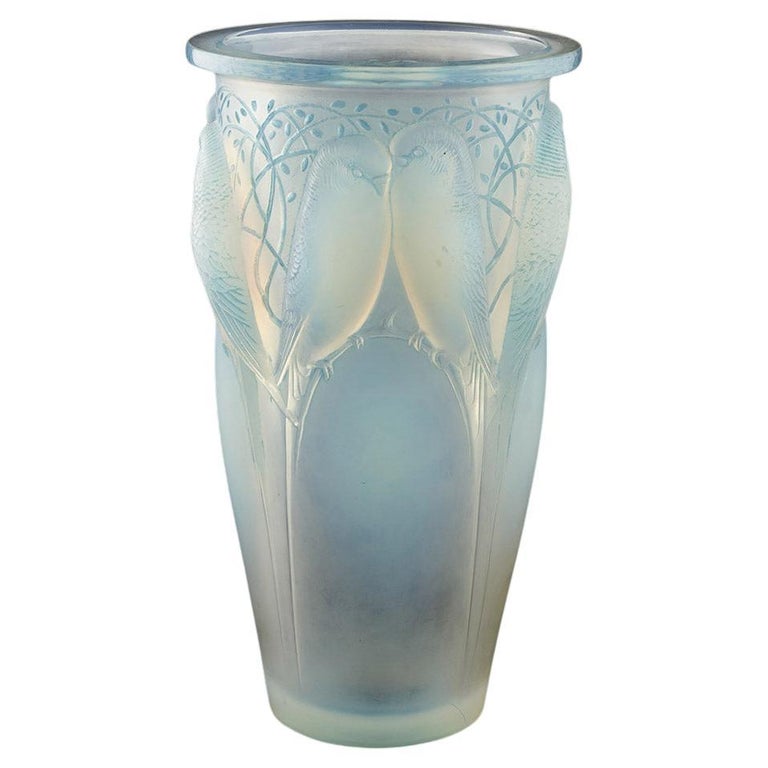 Excellent Example of a Ceylan Vase. by Rene Lalique introduced in 1930 - Jeroen Markies Art Deco