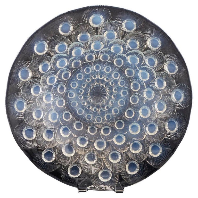 Plumes de Paon Coupe Ouverte a Peacock Feather Design Blue Opalescent Glass Plate by Rene Lalique - Jeroen Markies Art Deco