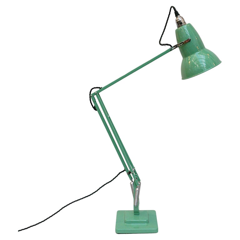 Art Deco Desk Lamp. Herbert Terry and Sons, designed by George Carwardine. 1930's lighting. Jeroen Markies Art Deco