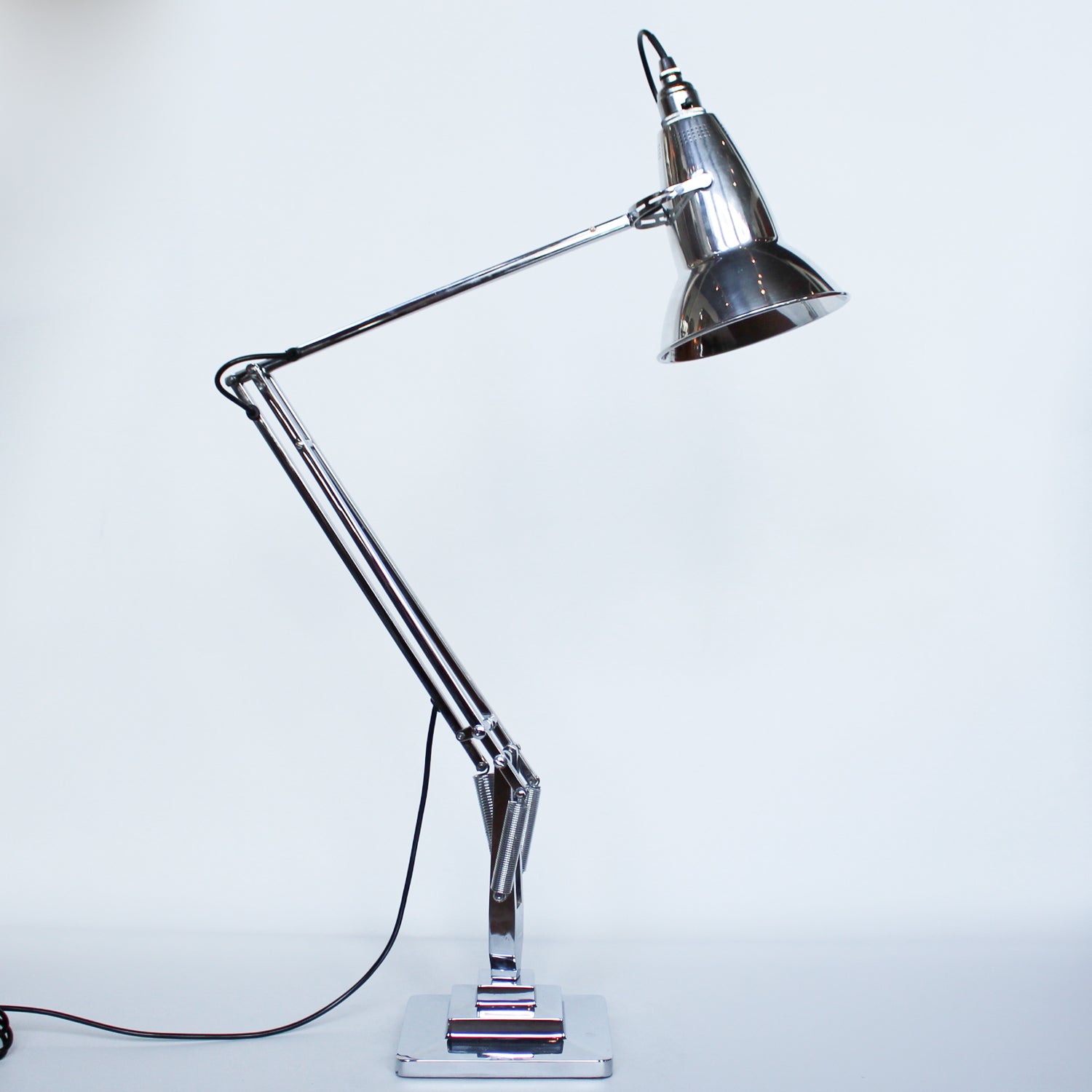 Herbert Terry & Sons three step anglepoise desk lamp at Jeroen Markies