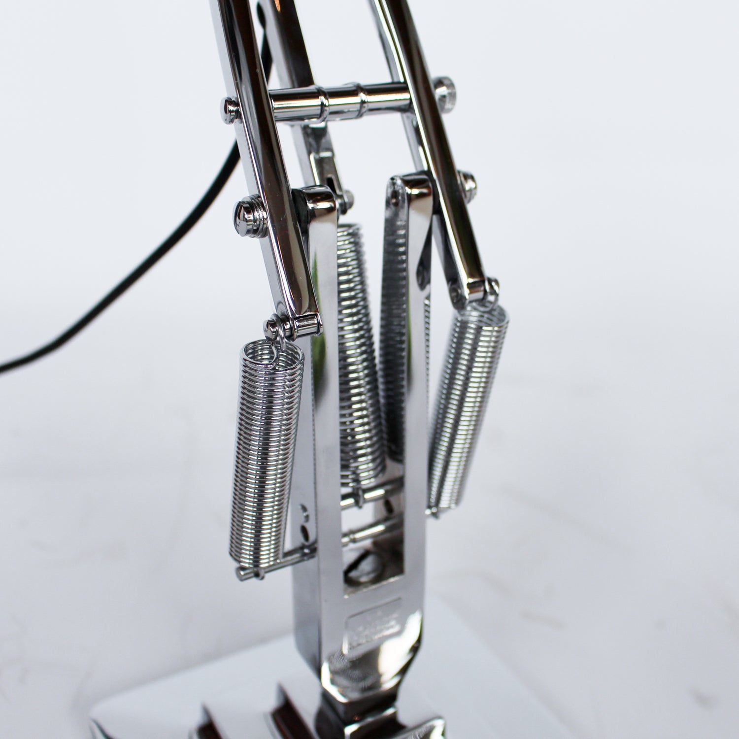 Herbert Terry & Sons three step anglepoise desk lamp at Jeroen Markies