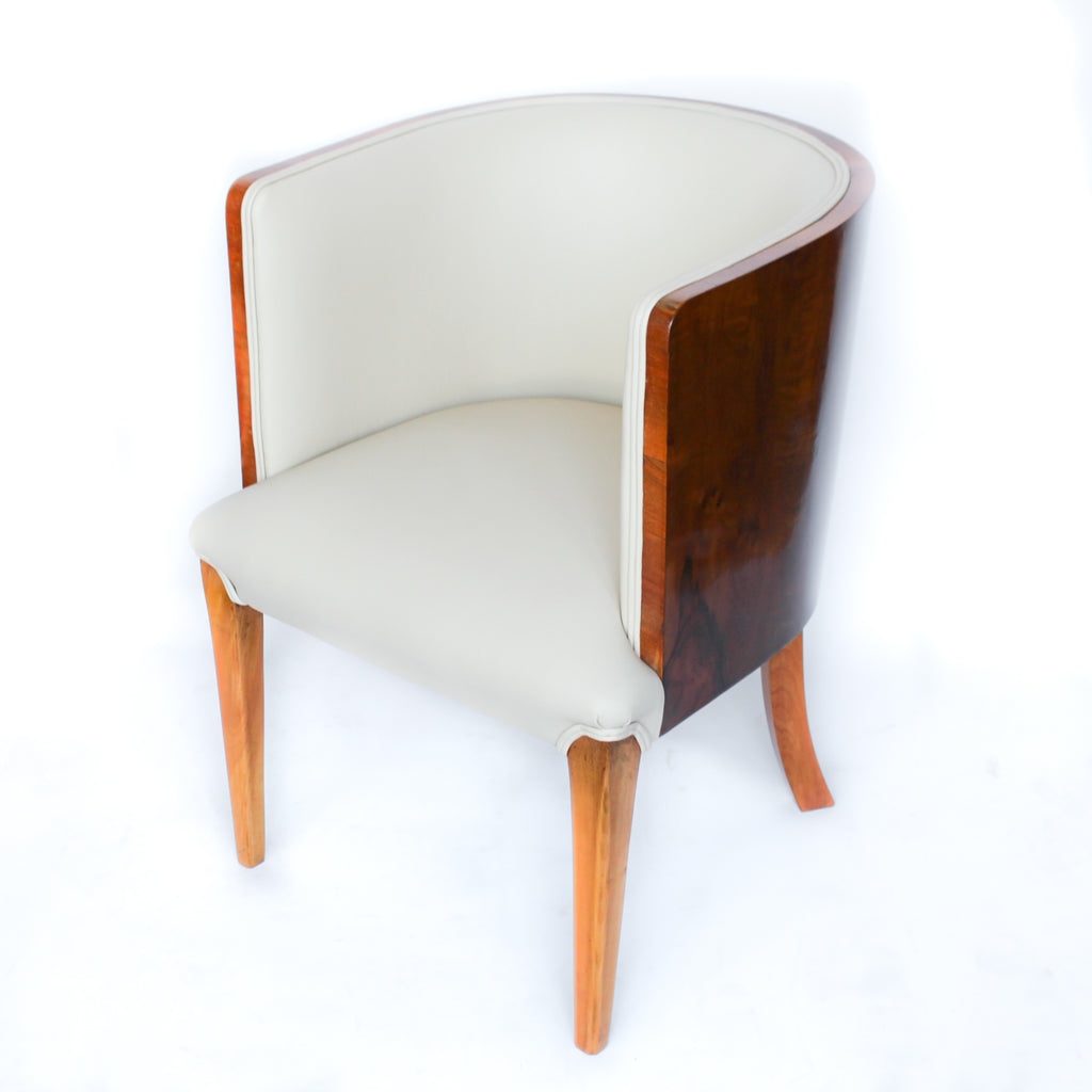 A pair of Art Deco tub chairs. Veneered walnut wrap frame. Solid satin birch legs. Upholstered in cream leather at Jeroen Markies.