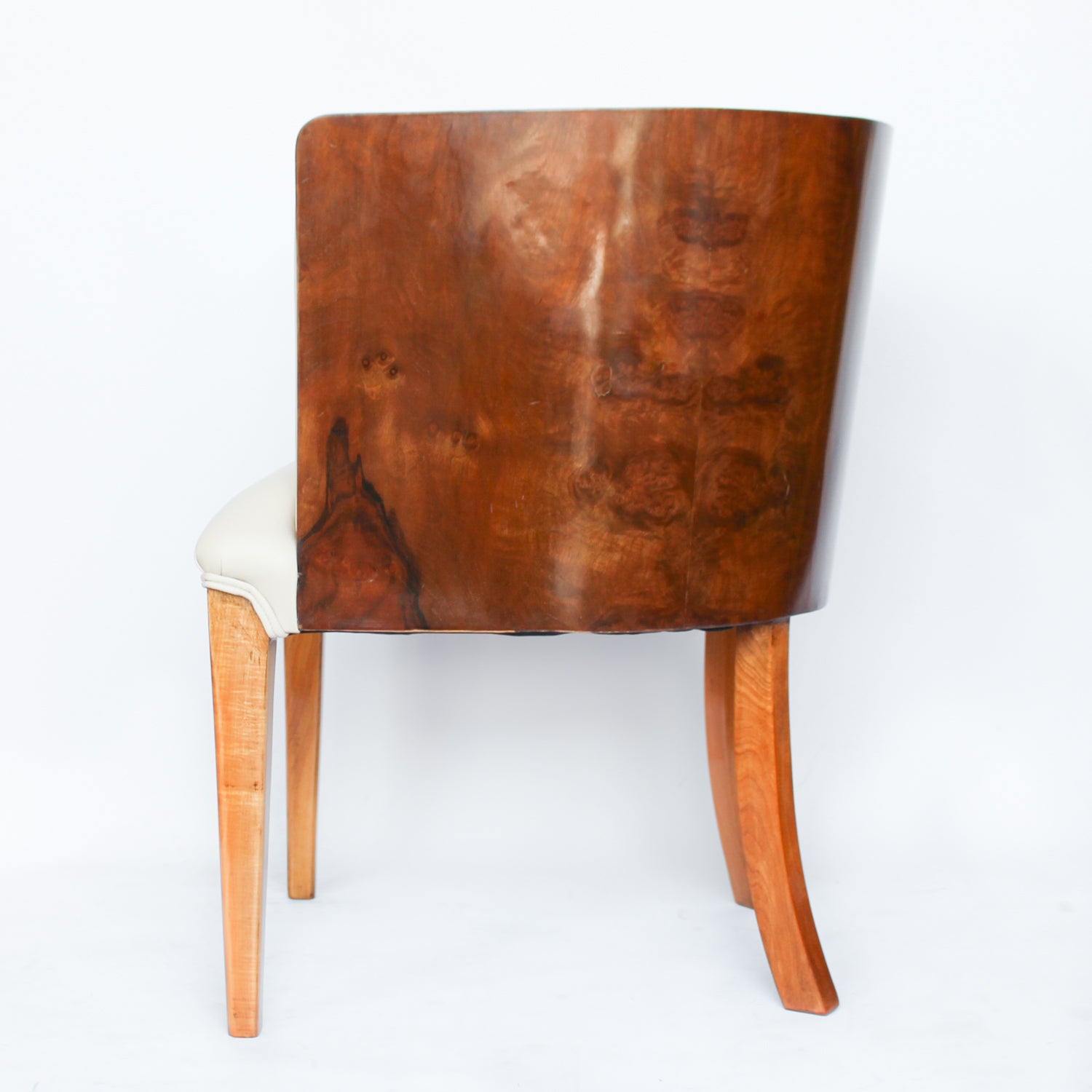 A pair of Art Deco tub chairs. Veneered walnut wrap frame. Solid satin birch legs. Upholstered in cream leather at Jeroen Markies.