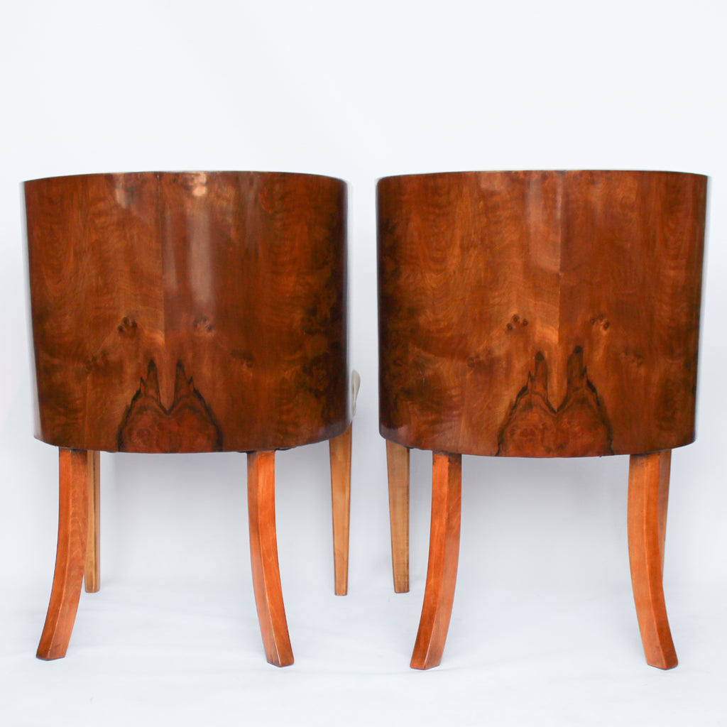 A pair of Art Deco tub chairs. Veneered walnut wrap frame. Solid satin birch legs. Upholstered in cream leather at Jeroen Markies.