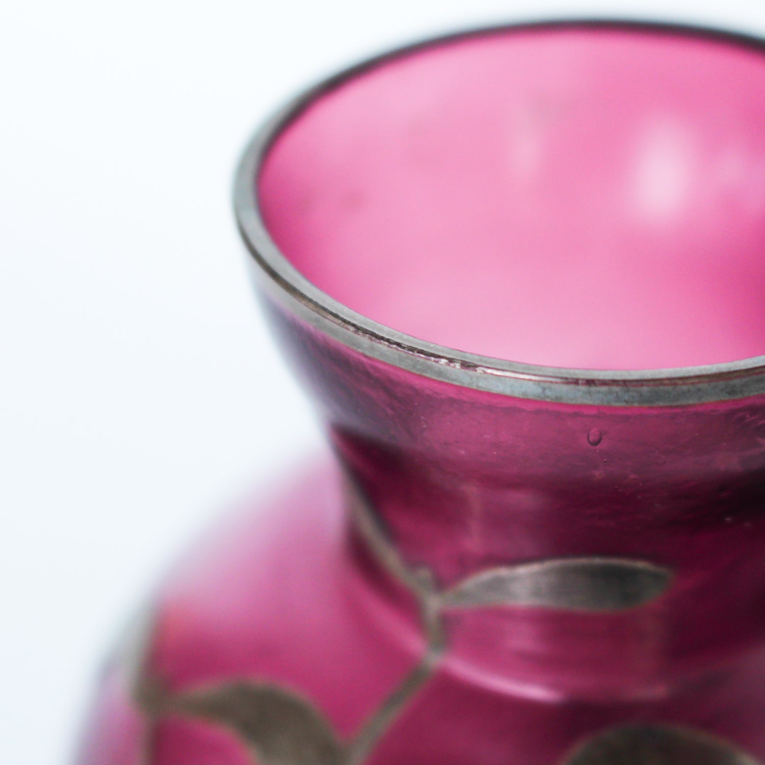 A pair of Art Deco bohemian purple hued glass vases with silver overlay mistletoe design at Jeroen Markies