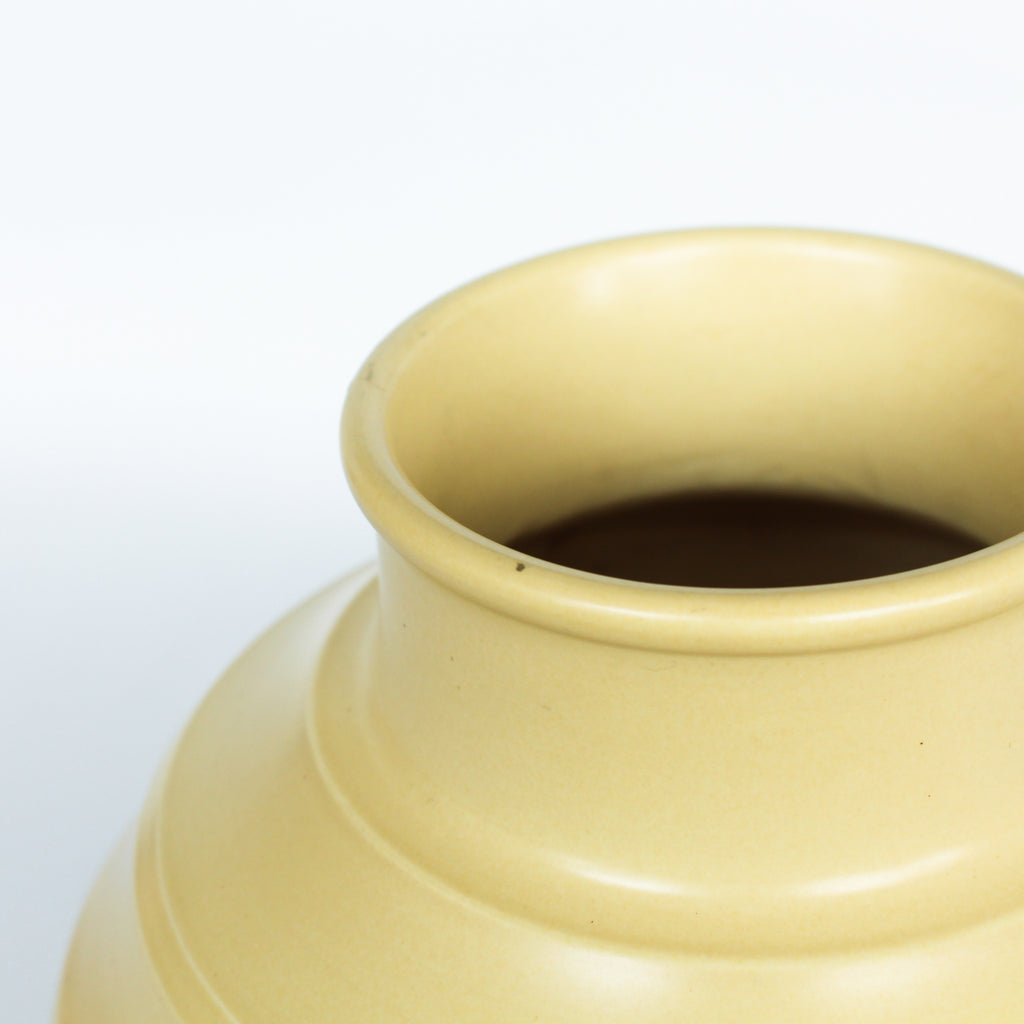 A Keith Murray design vase for wedgewood , sometimes known as football vase with deep horizontal ribs in a cream glaze. Full signature underneath at Jeroen Markies.