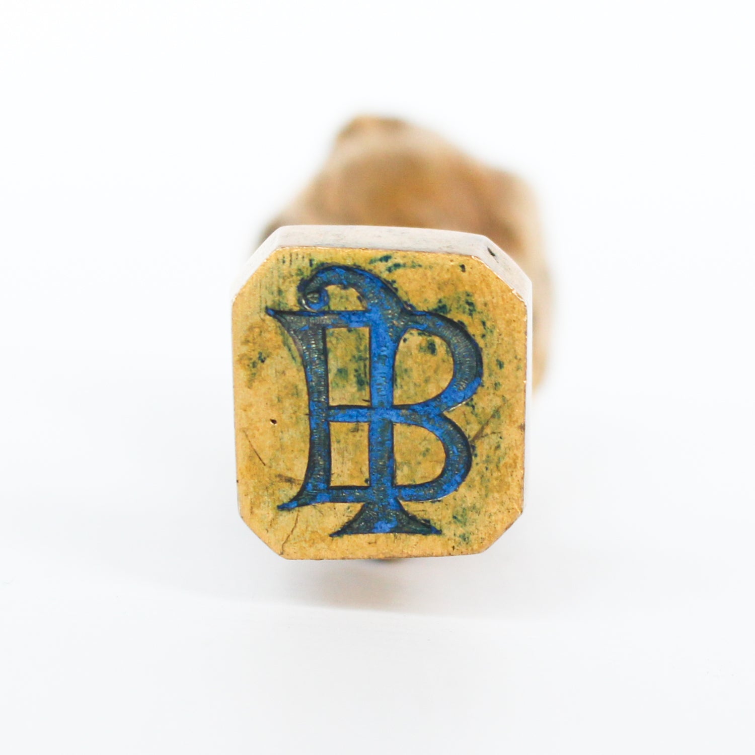 A gilt bronze and onyx in a bird motif, including letter opener and inkwell tray. In fitted presentation case. All signed, "Frecourt". Maurice Frecourt (French 1890) at Jeroen Markies