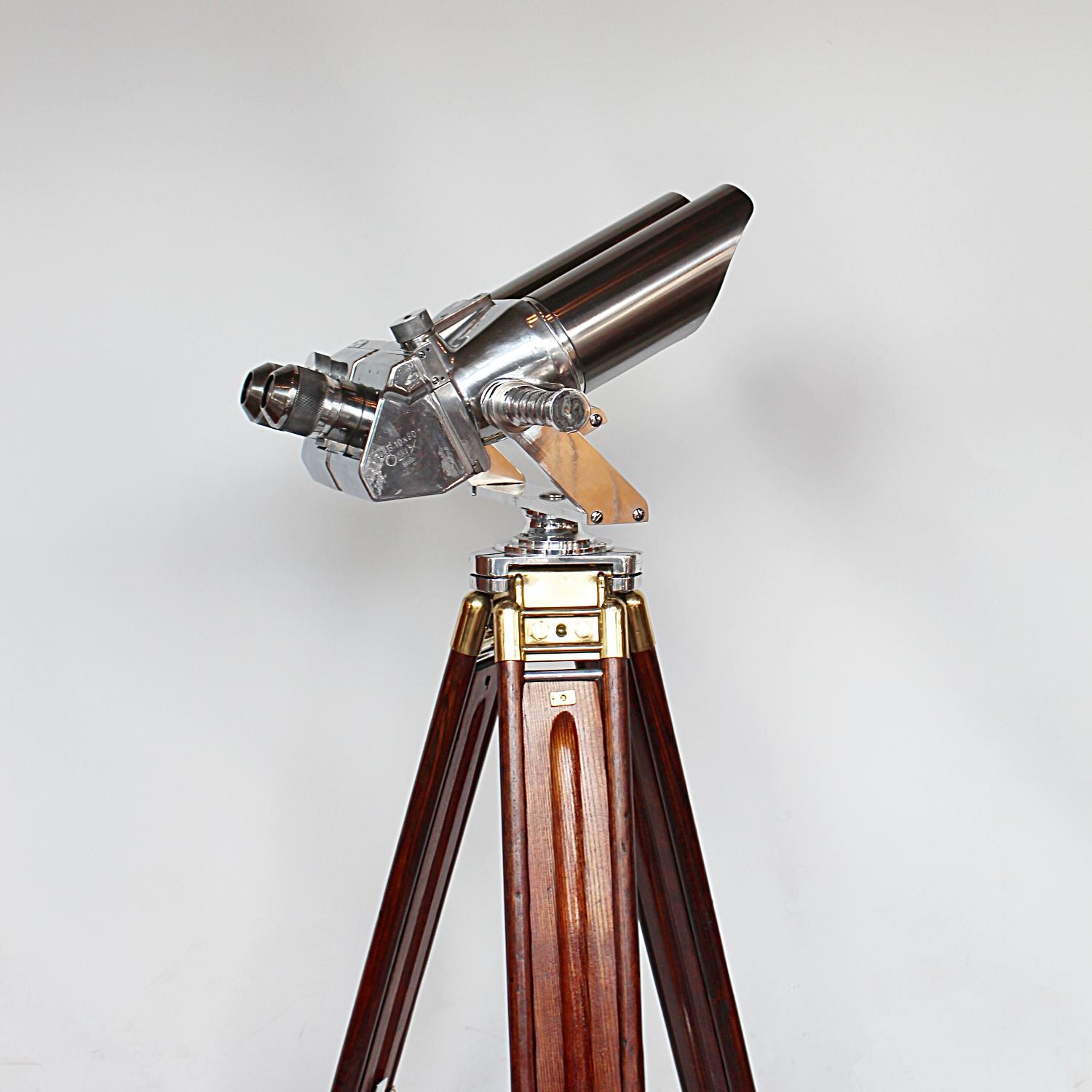 Art Deco binoculars attributed to Zeiss on wooden stand at Jeroen Markies 