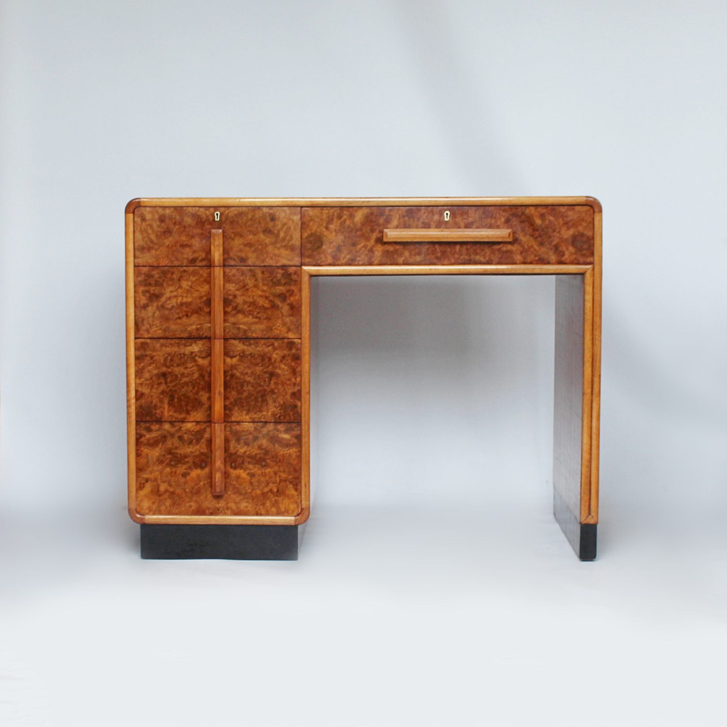 Art Deco writing Desk in walnut at Jeroen Markies