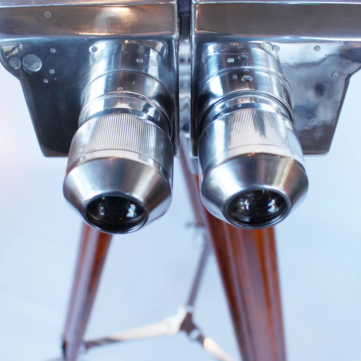 Art Deco 10x80 binoculars set over wood and metal Leica stand circa 1940 at Jeroen Markies 
