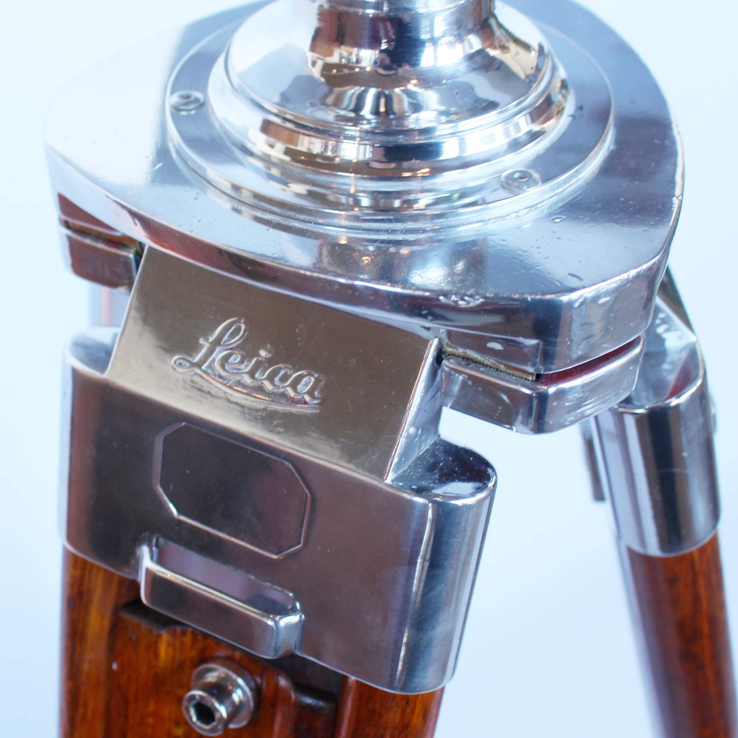 Art Deco 10x80 binoculars set over wood and metal Leica stand circa 1940 at Jeroen Markies 
