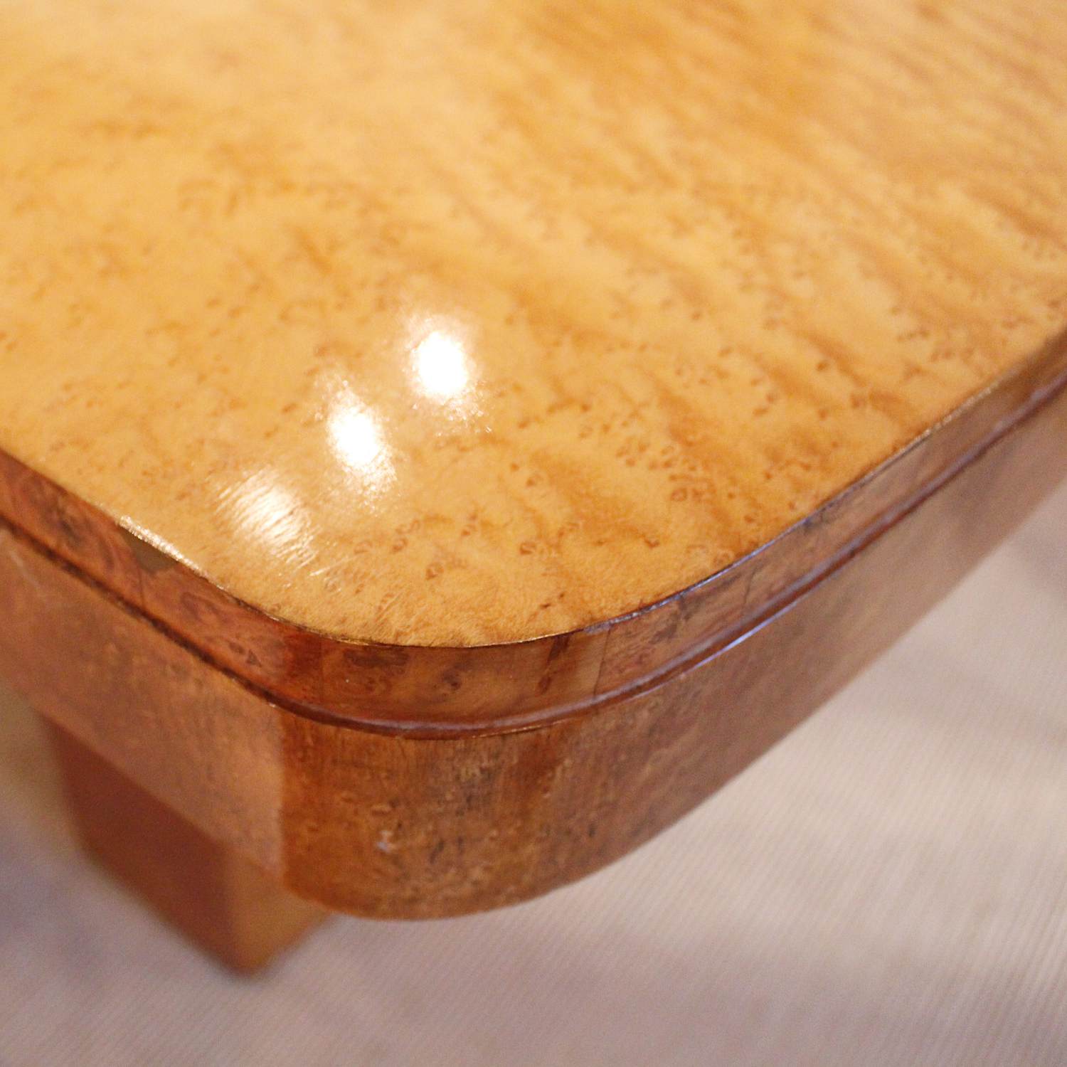 Art Deco dining table and 8 chairs in birds eye maple at Jeroen Markies