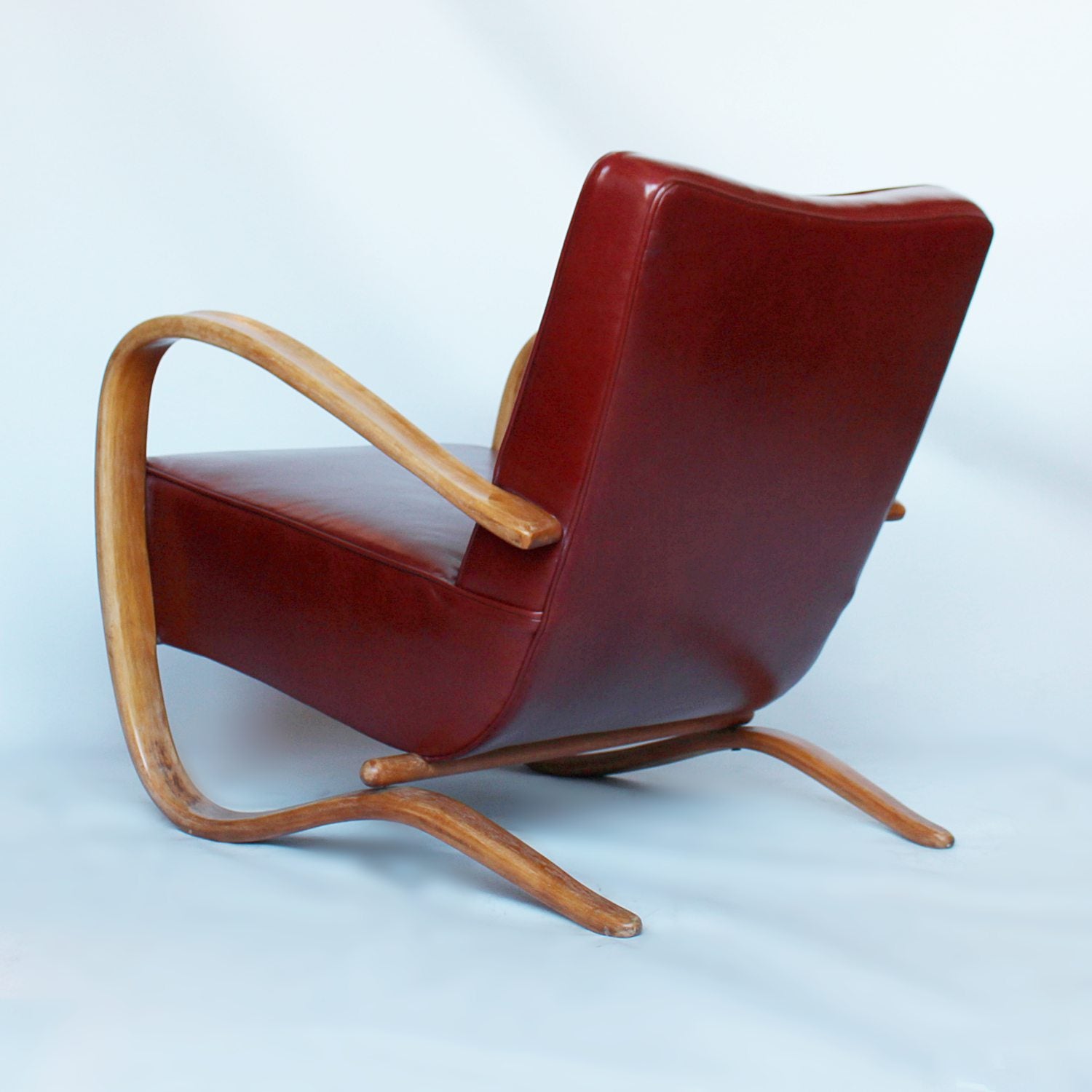 A pair of Jindrich Halabala lounge chairs at Jeroen Markies 