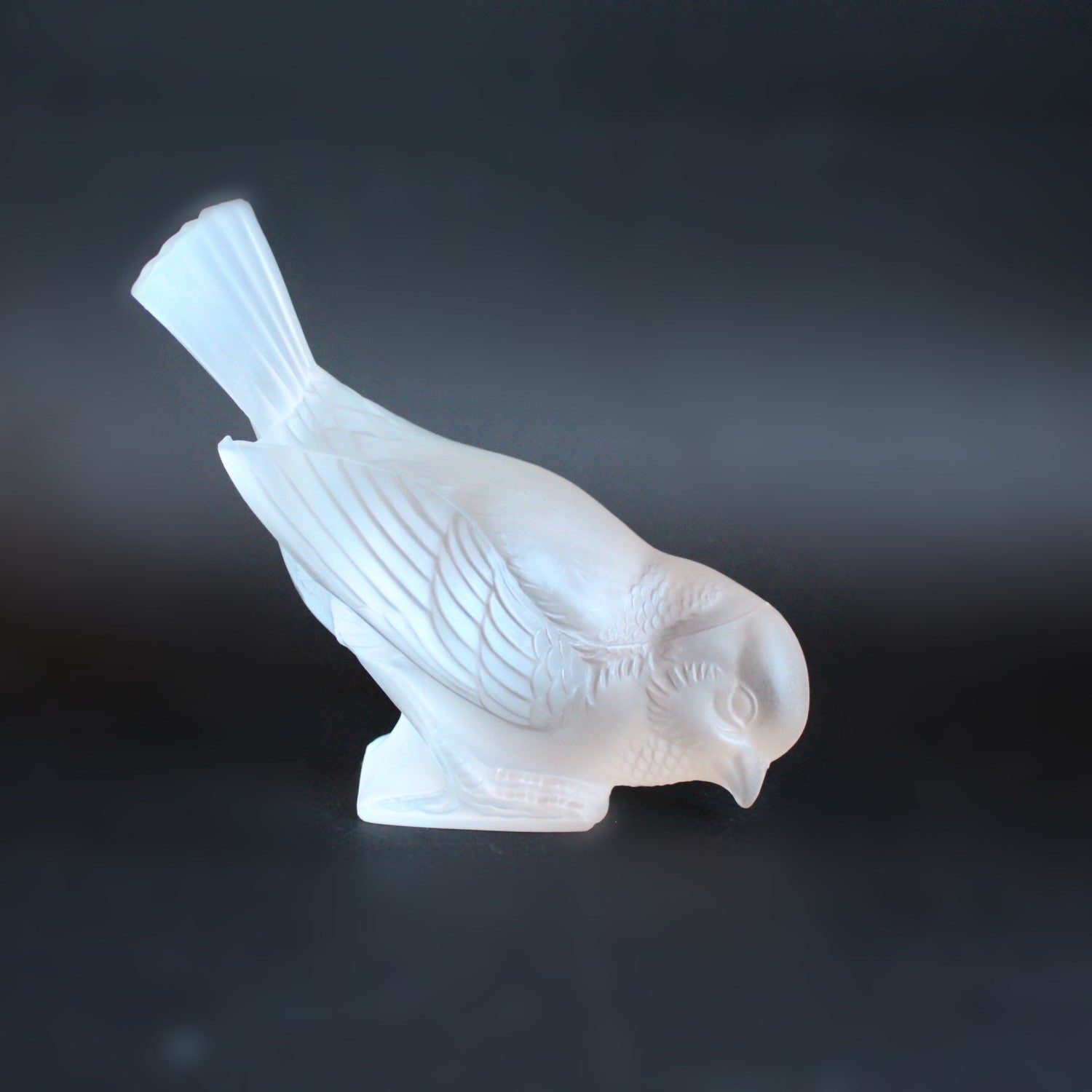 Art Deco Rene Lalique glass bird paperweight Moineau Hardi at Jeroen Markies 