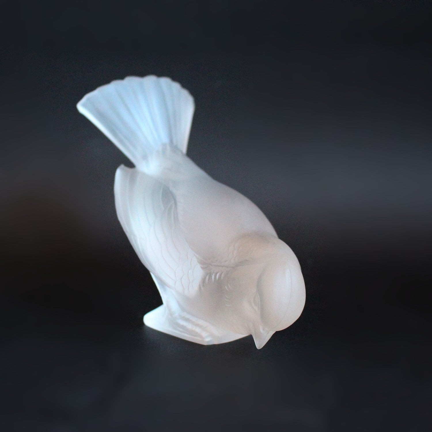 Art Deco Rene Lalique glass bird paperweight Moineau Hardi at Jeroen Markies 