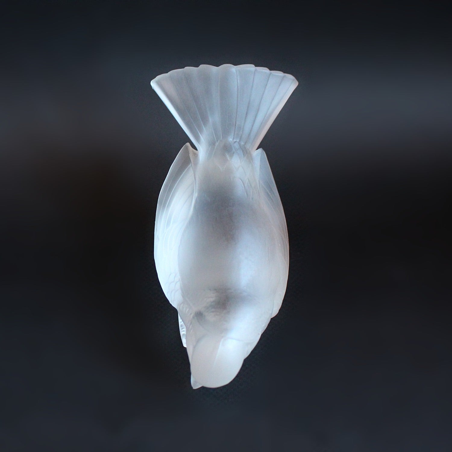 Art Deco Rene Lalique glass bird paperweight Moineau Hardi at Jeroen Markies 