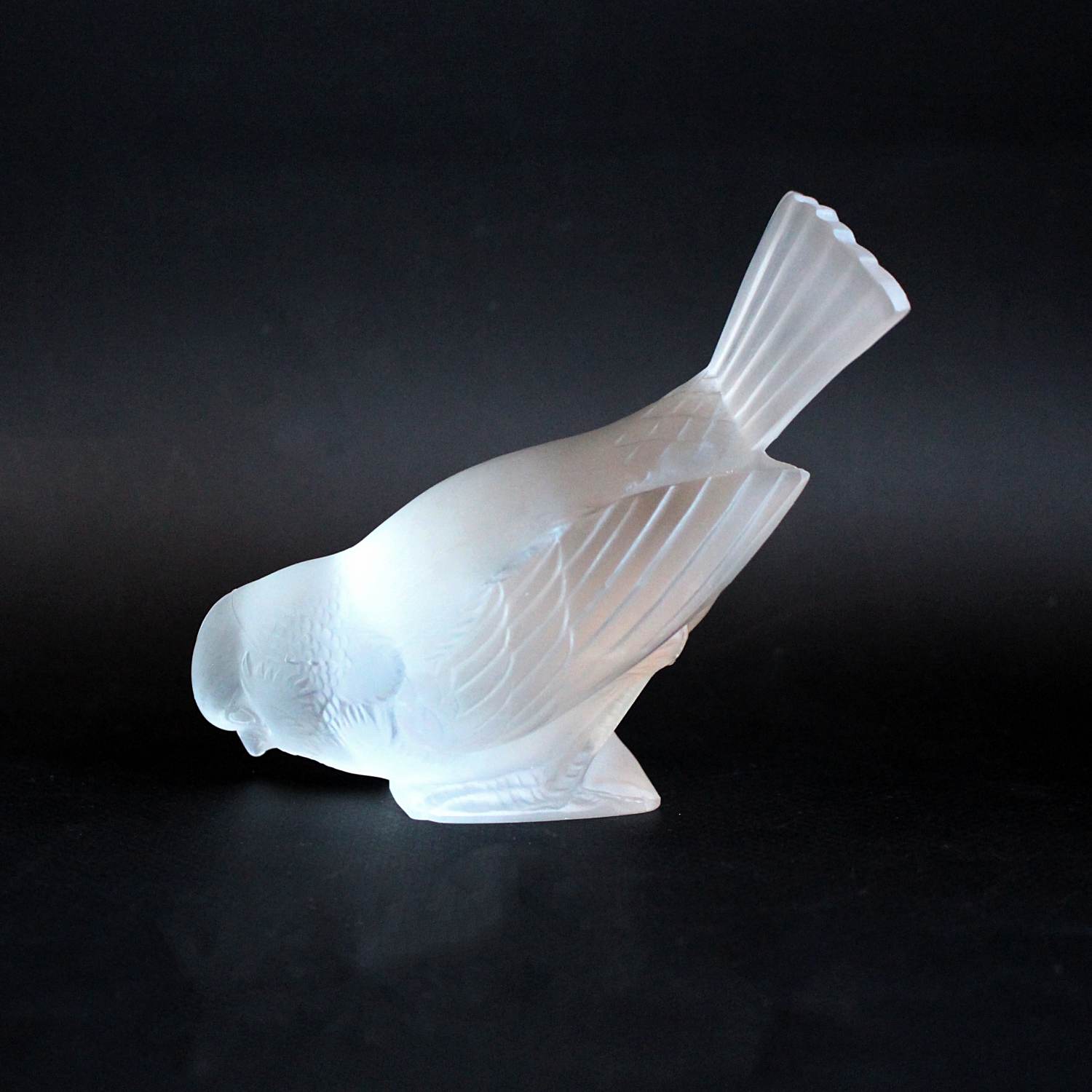 Art Deco Rene Lalique glass bird paperweight Moineau Hardi at Jeroen Markies 