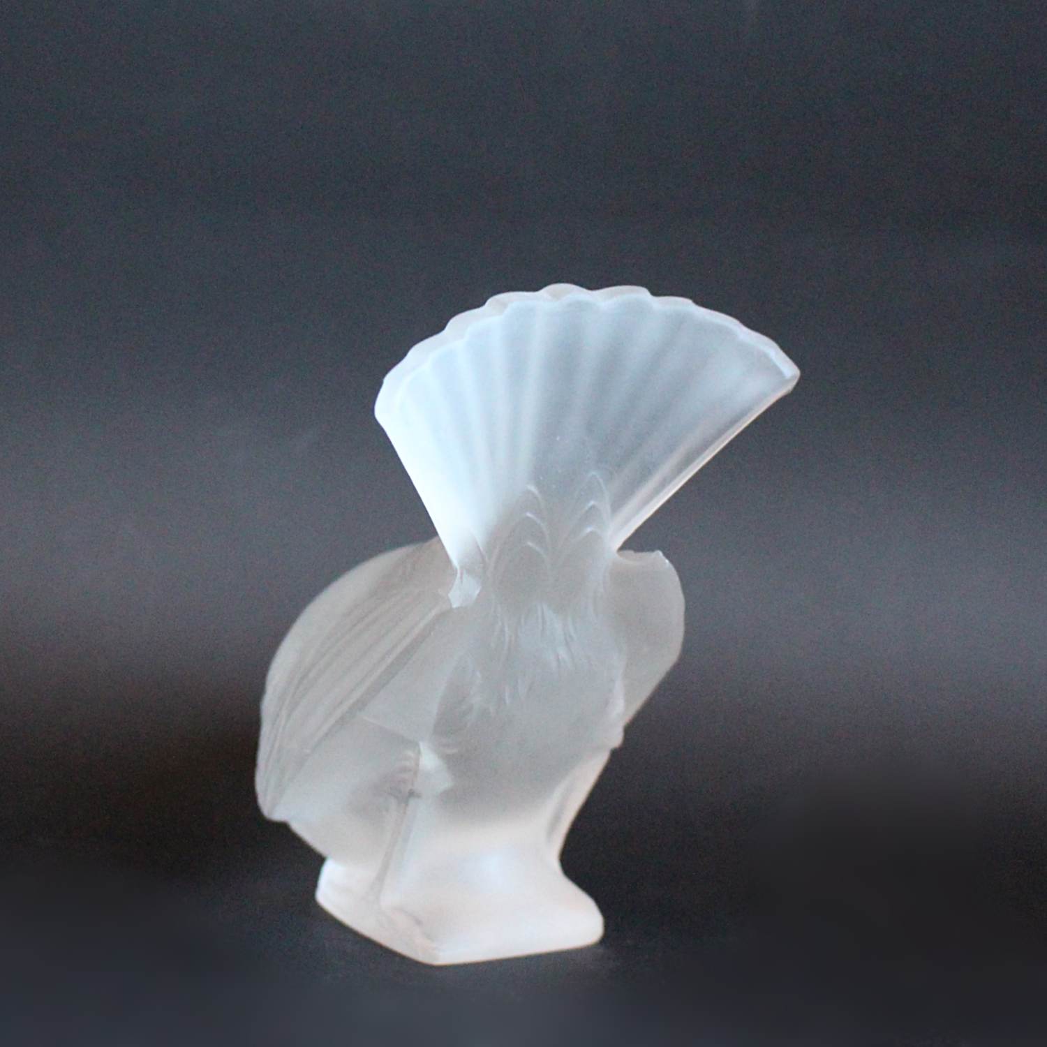 Art Deco Rene Lalique glass bird paperweight Moineau Hardi at Jeroen Markies 