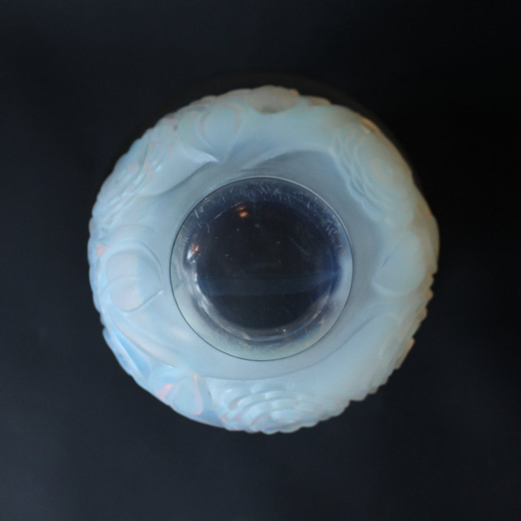 Rene Lalique Art deco Renoncules vase decorated with stylised flowers at Jeroen Markies