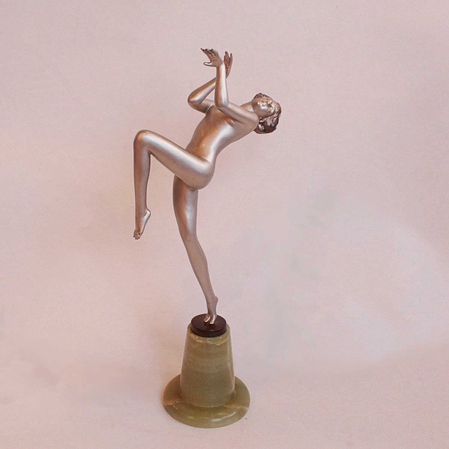 Art Deco dancer by Josef Lorenzl at Jeroen Markies