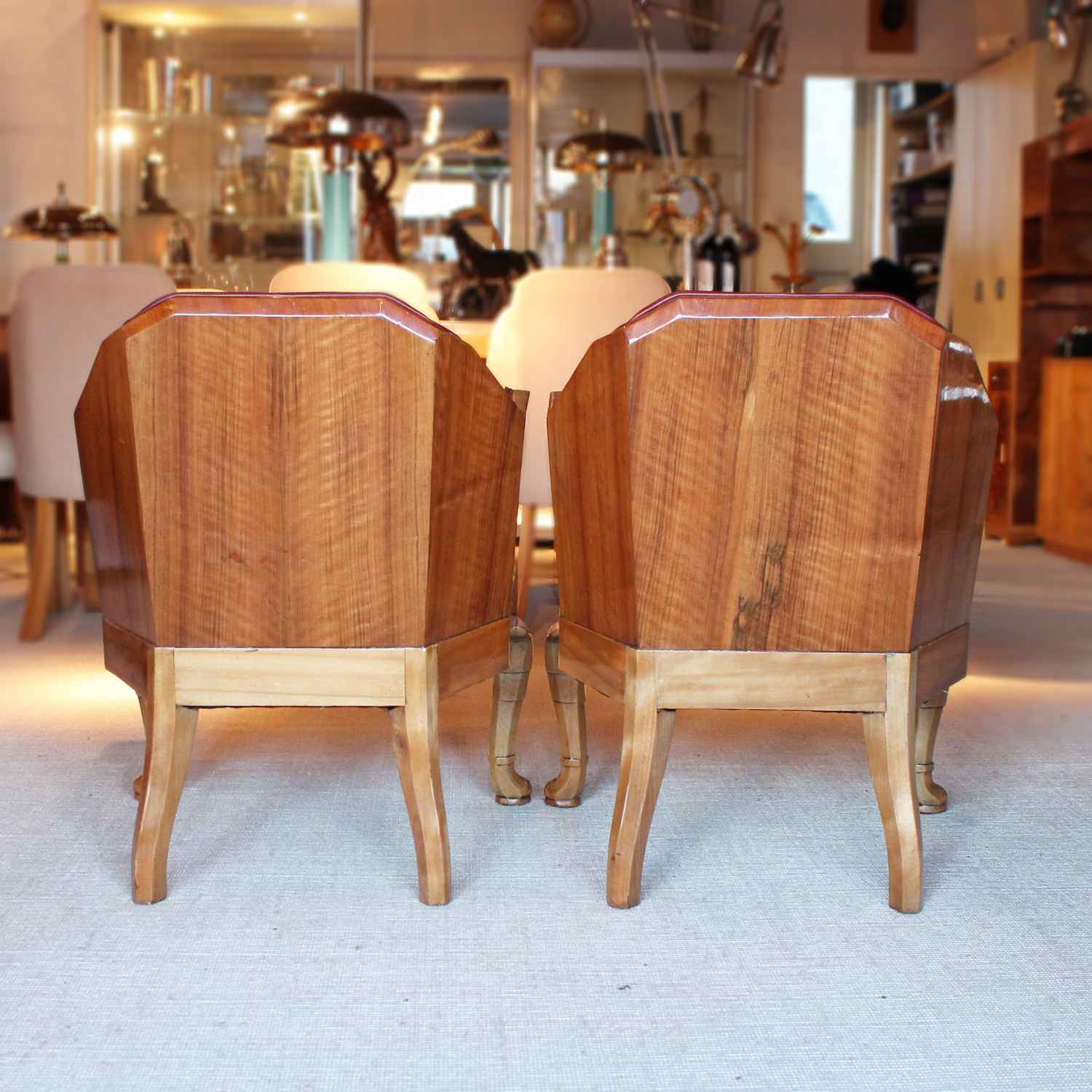 Art Deco side chairs in chestnut leather with curved walnut legs at Jeroen Markies